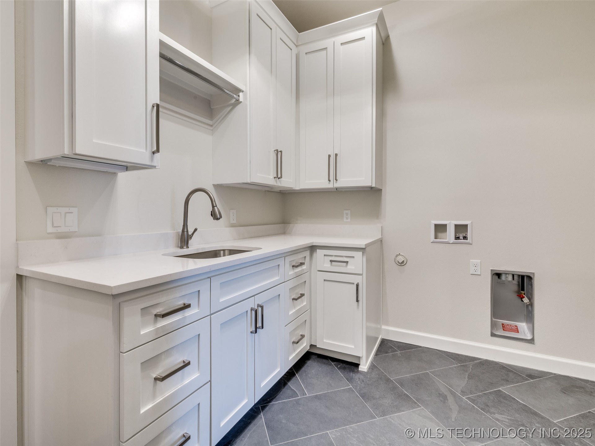 11909 S Vandalia Avenue Property Photo 53