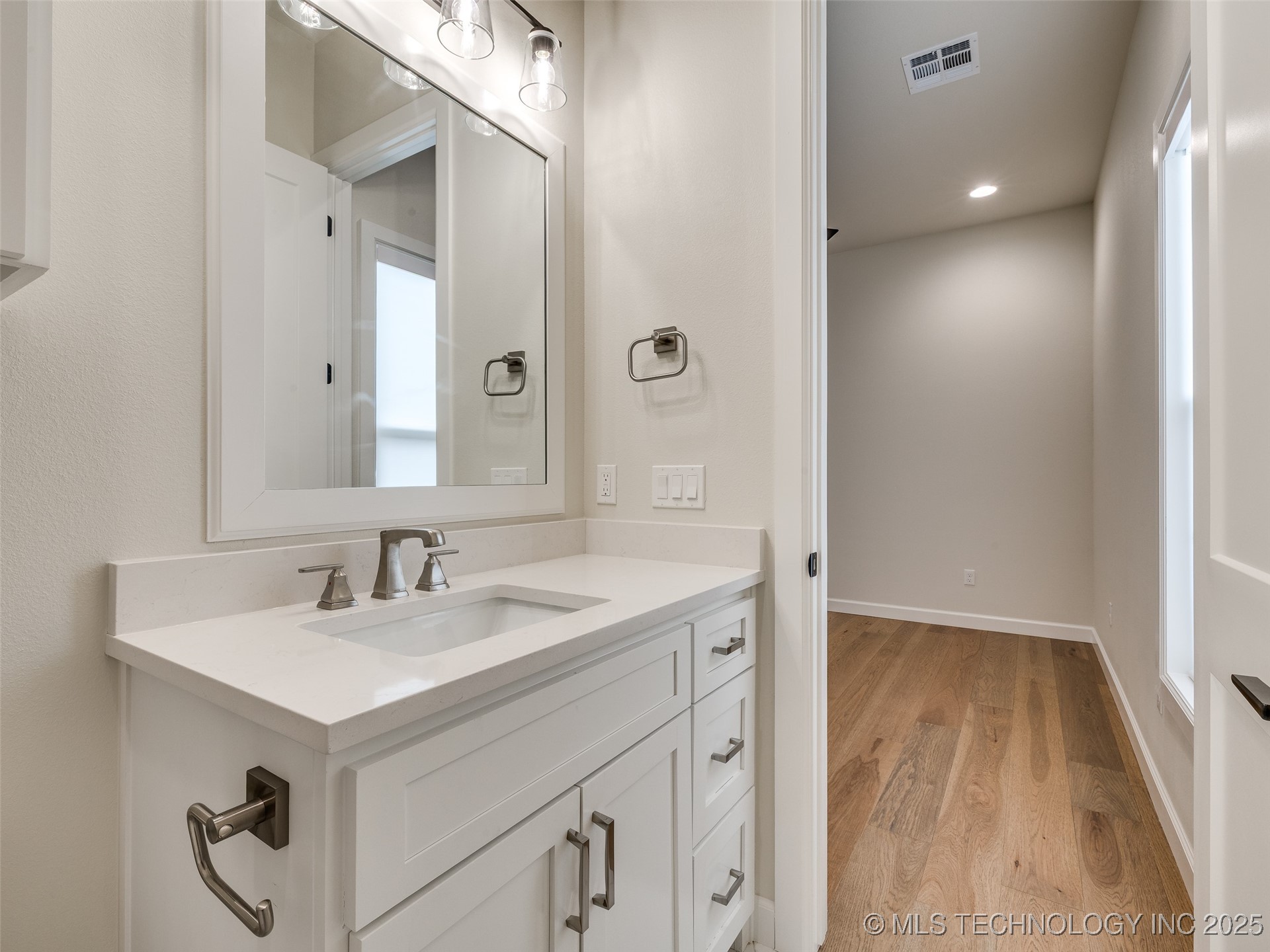 11909 S Vandalia Avenue Property Photo 57