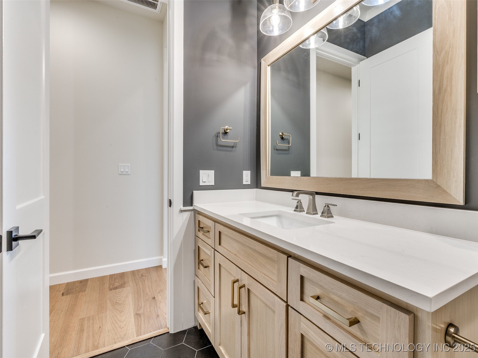 11909 S Vandalia Avenue Property Photo 60