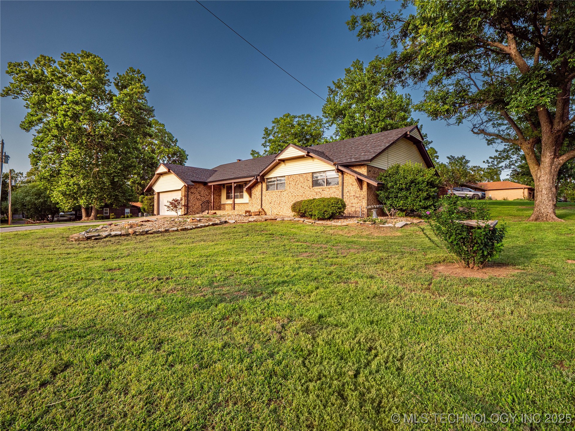 1826 W Mcgill Property Photo 4