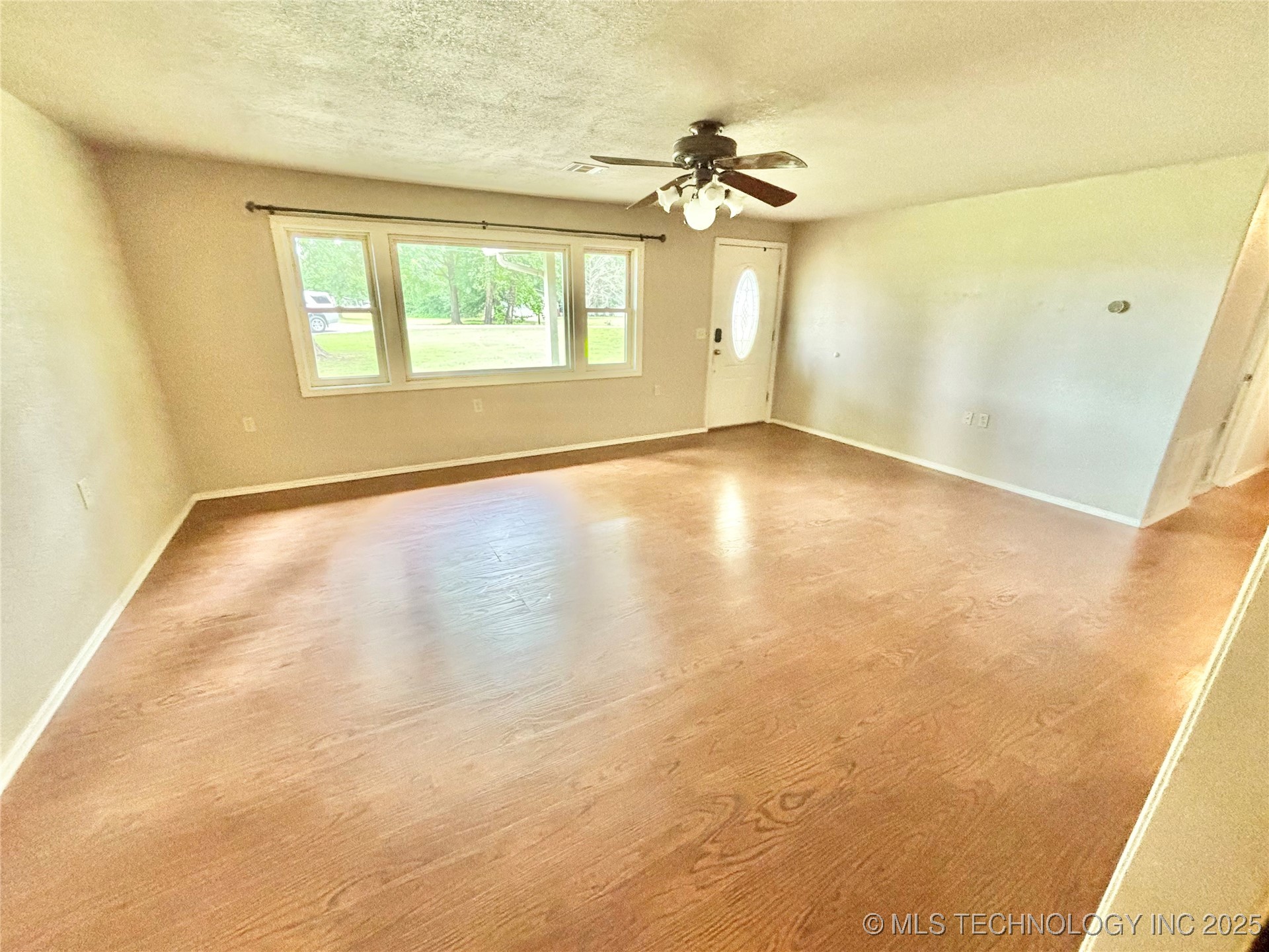 106 E Elk Road Property Photo 2