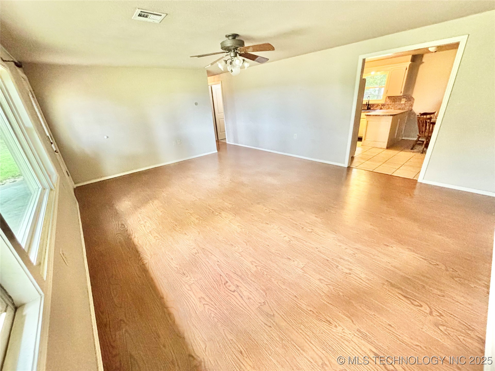 106 E Elk Road Property Photo 3