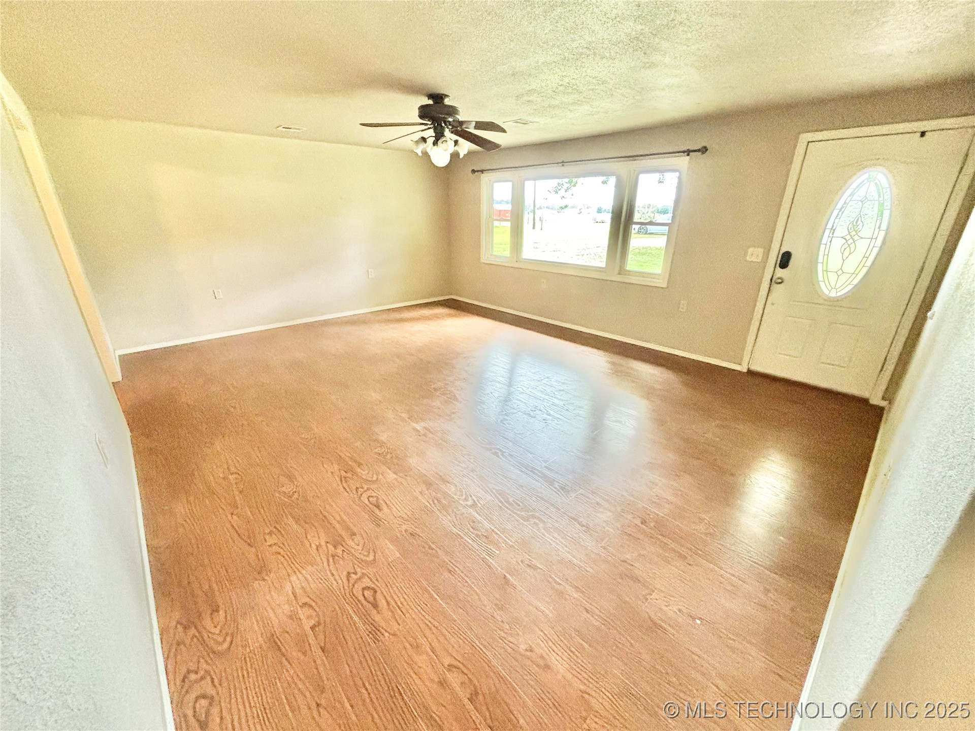 106 E Elk Road Property Photo 4