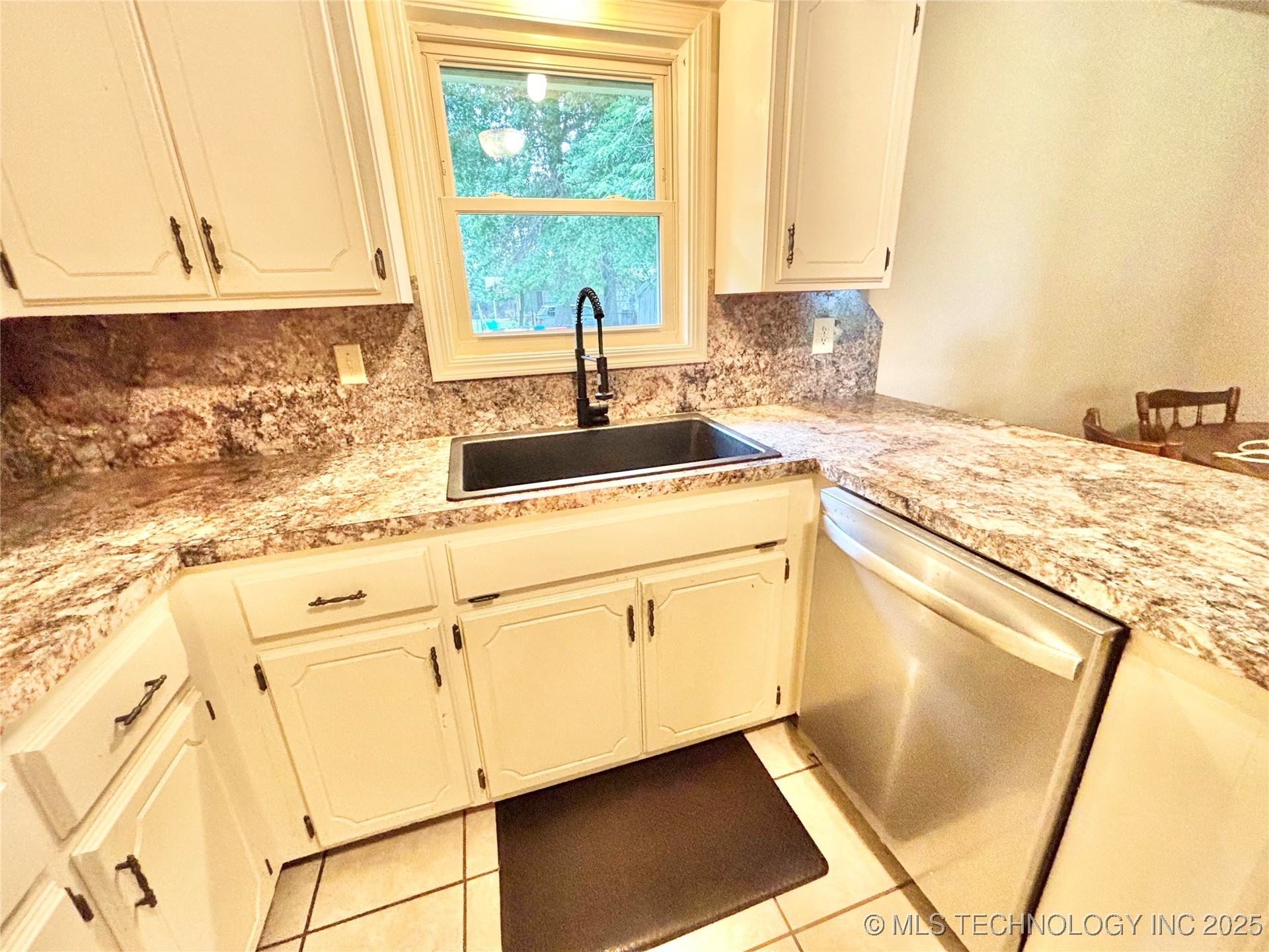 106 E Elk Road Property Photo 9