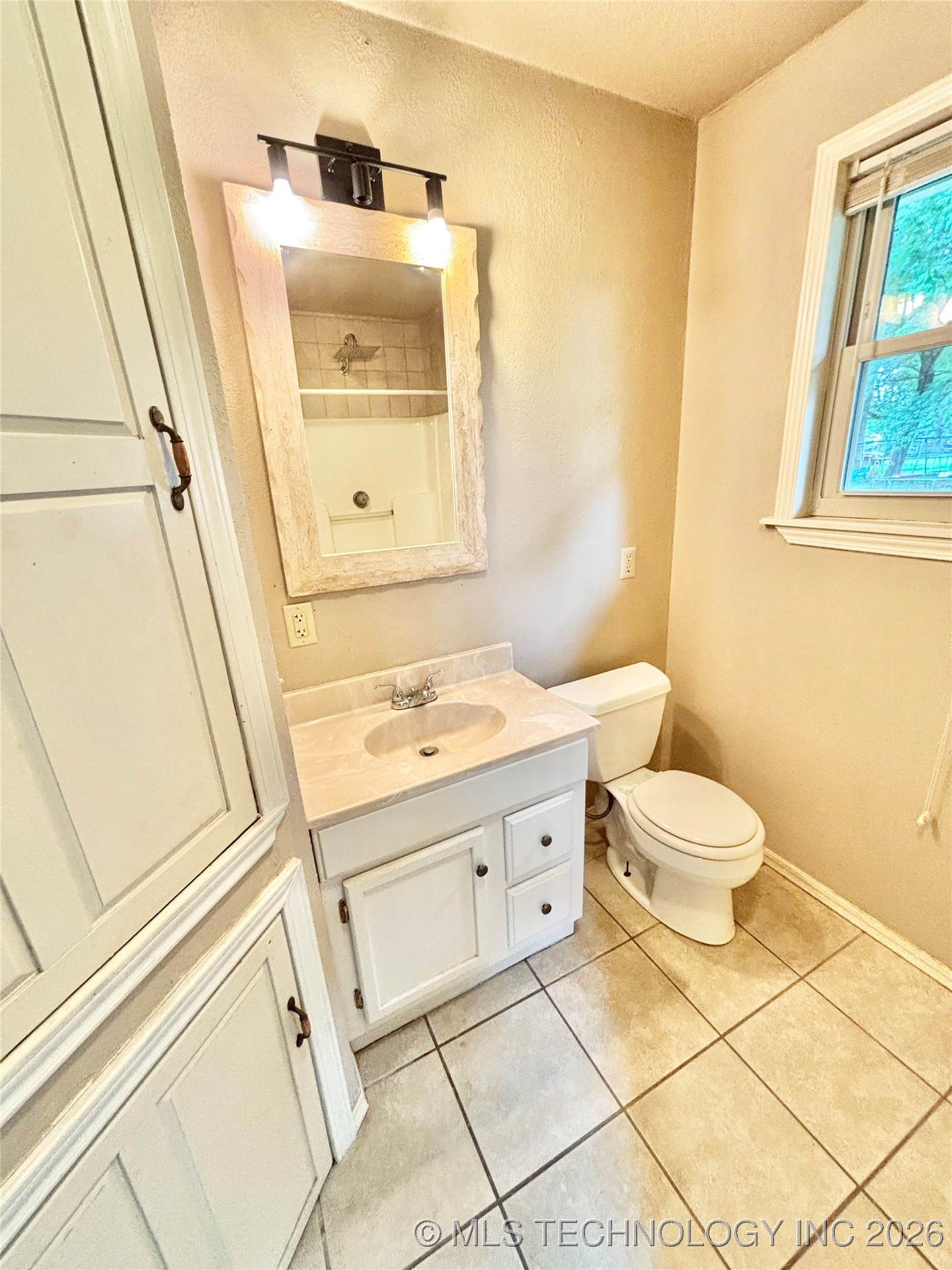 106 E Elk Road Property Photo 17