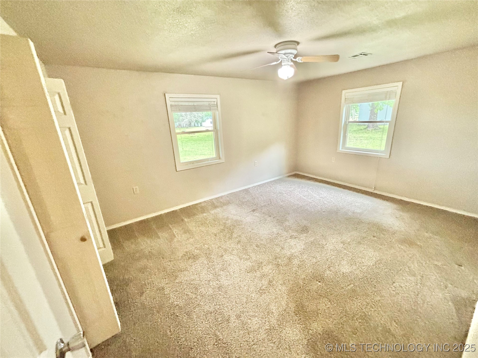 106 E Elk Road Property Photo 25