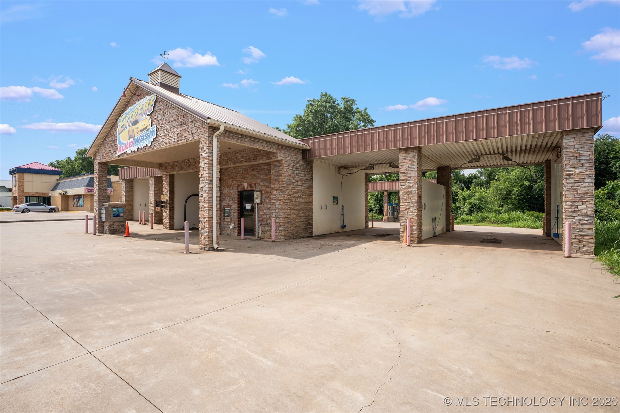 701 E Illinois Property Photo 1