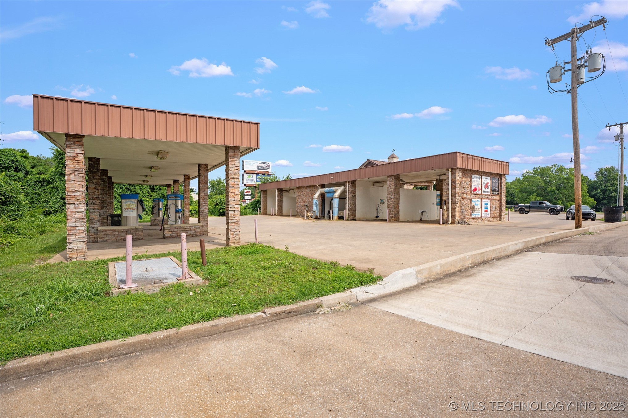 701 E Illinois Property Photo 2