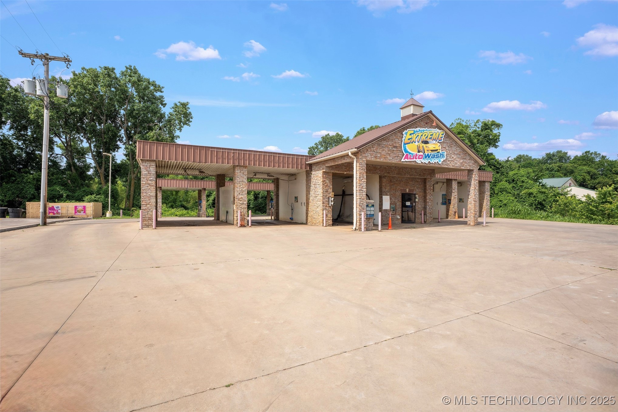 701 E Illinois Property Photo 4