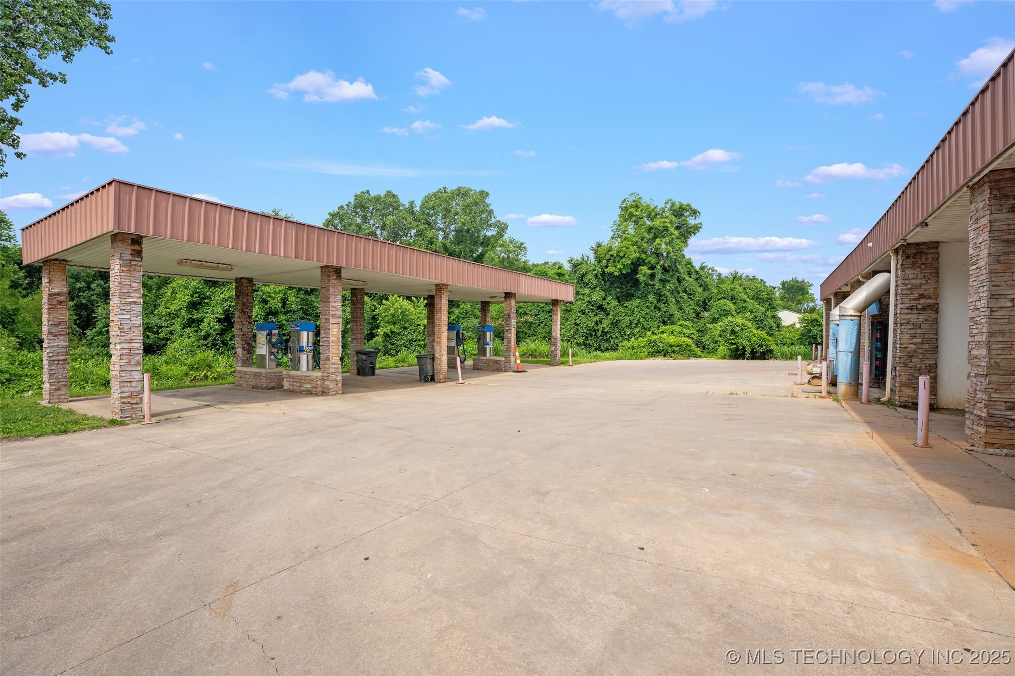 701 E Illinois Property Photo 5