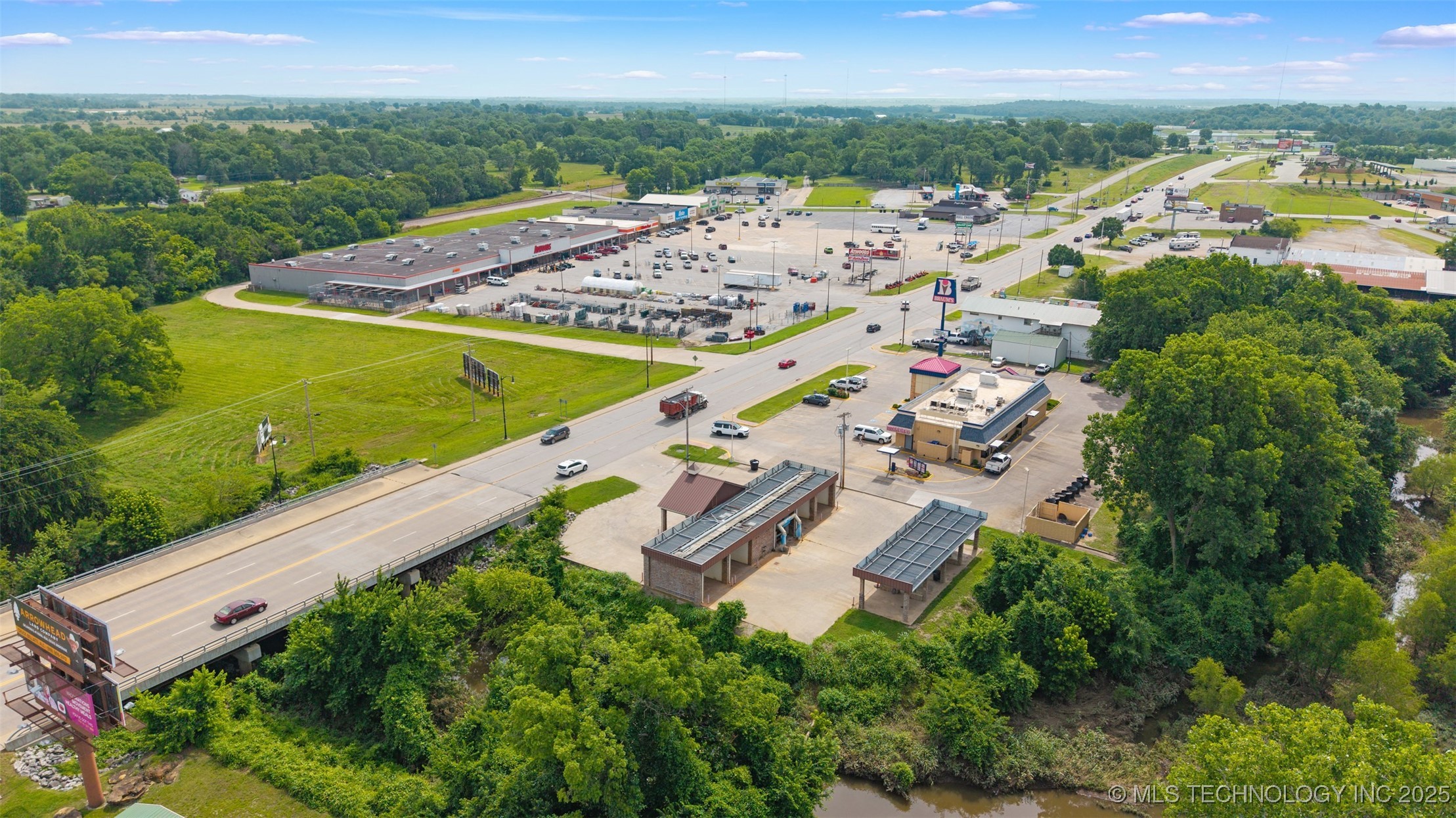 701 E Illinois Property Photo 6