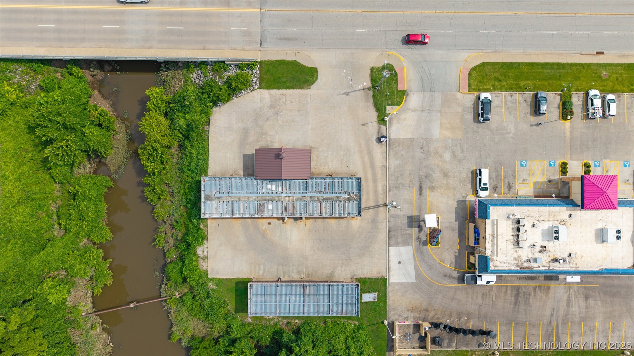 701 E Illinois Property Photo 7