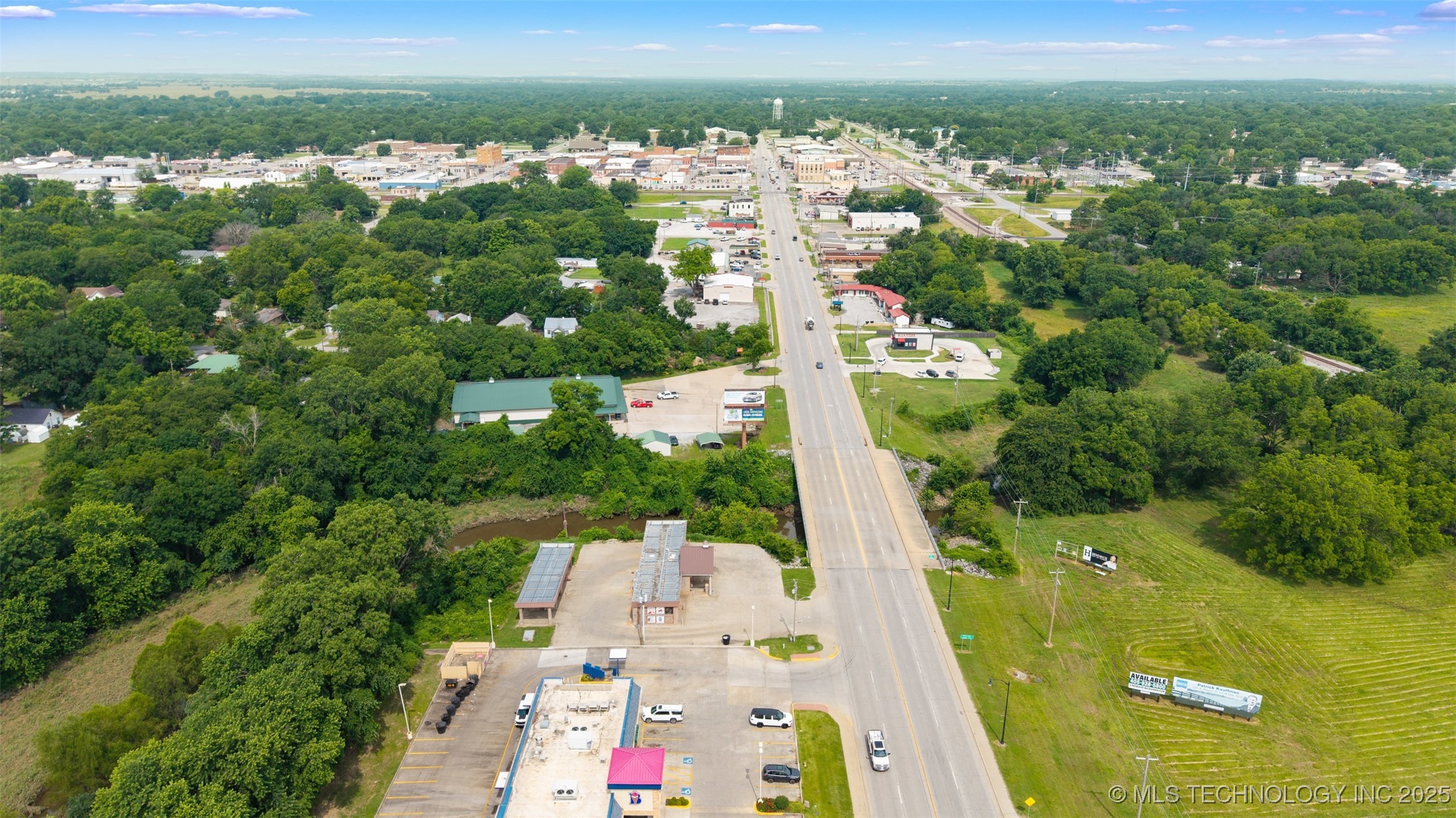 701 E Illinois Property Photo 8