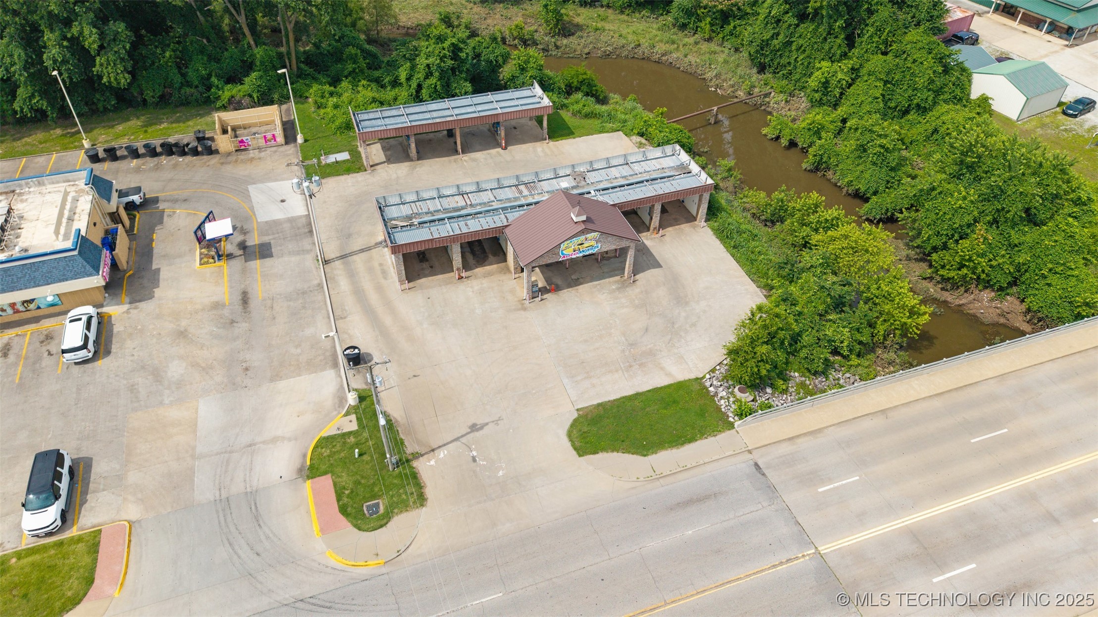 701 E Illinois Property Photo 9