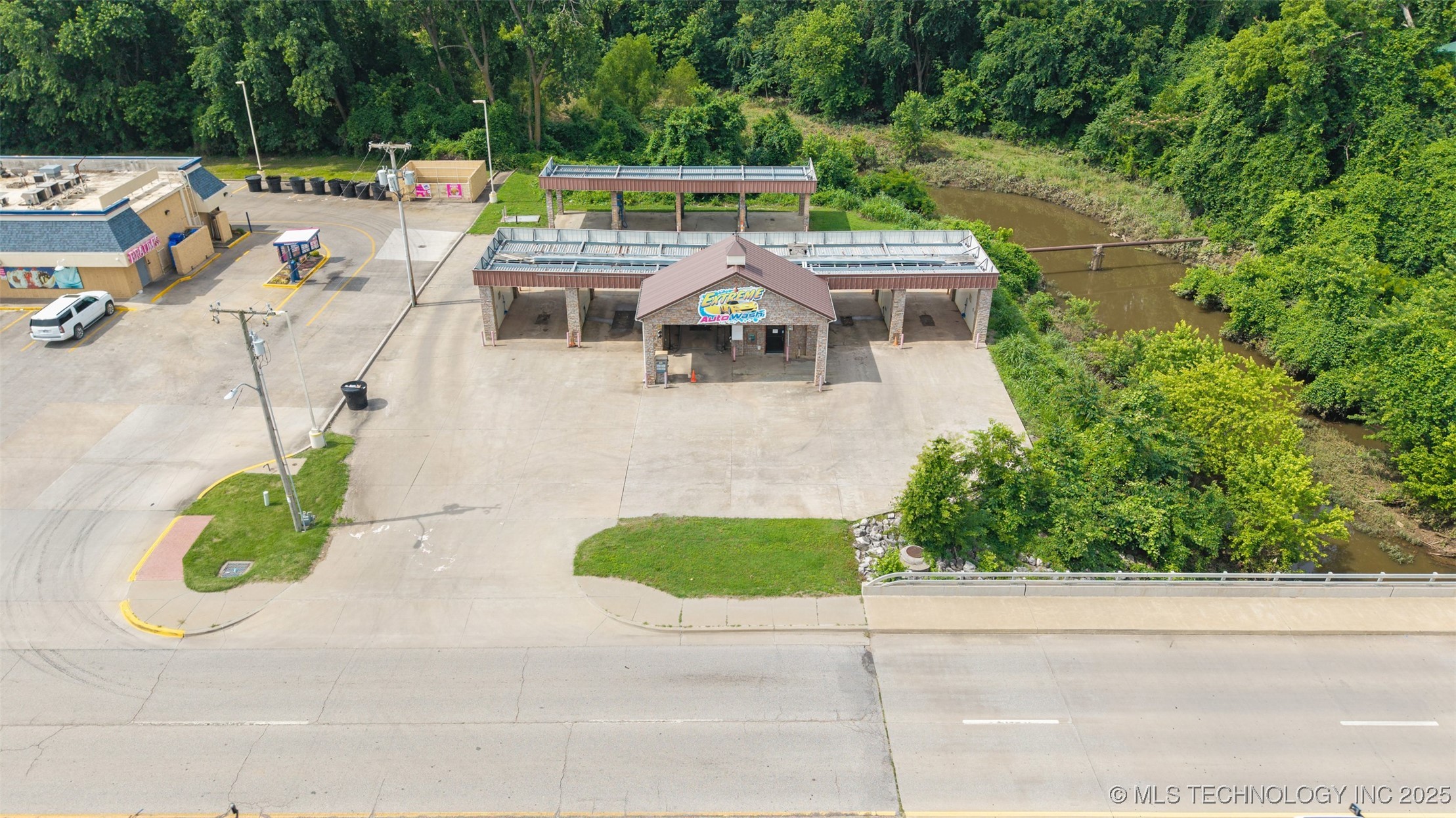 701 E Illinois Property Photo 11