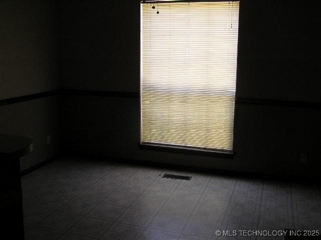 8228 S Jamestown Avenue Property Photo 9