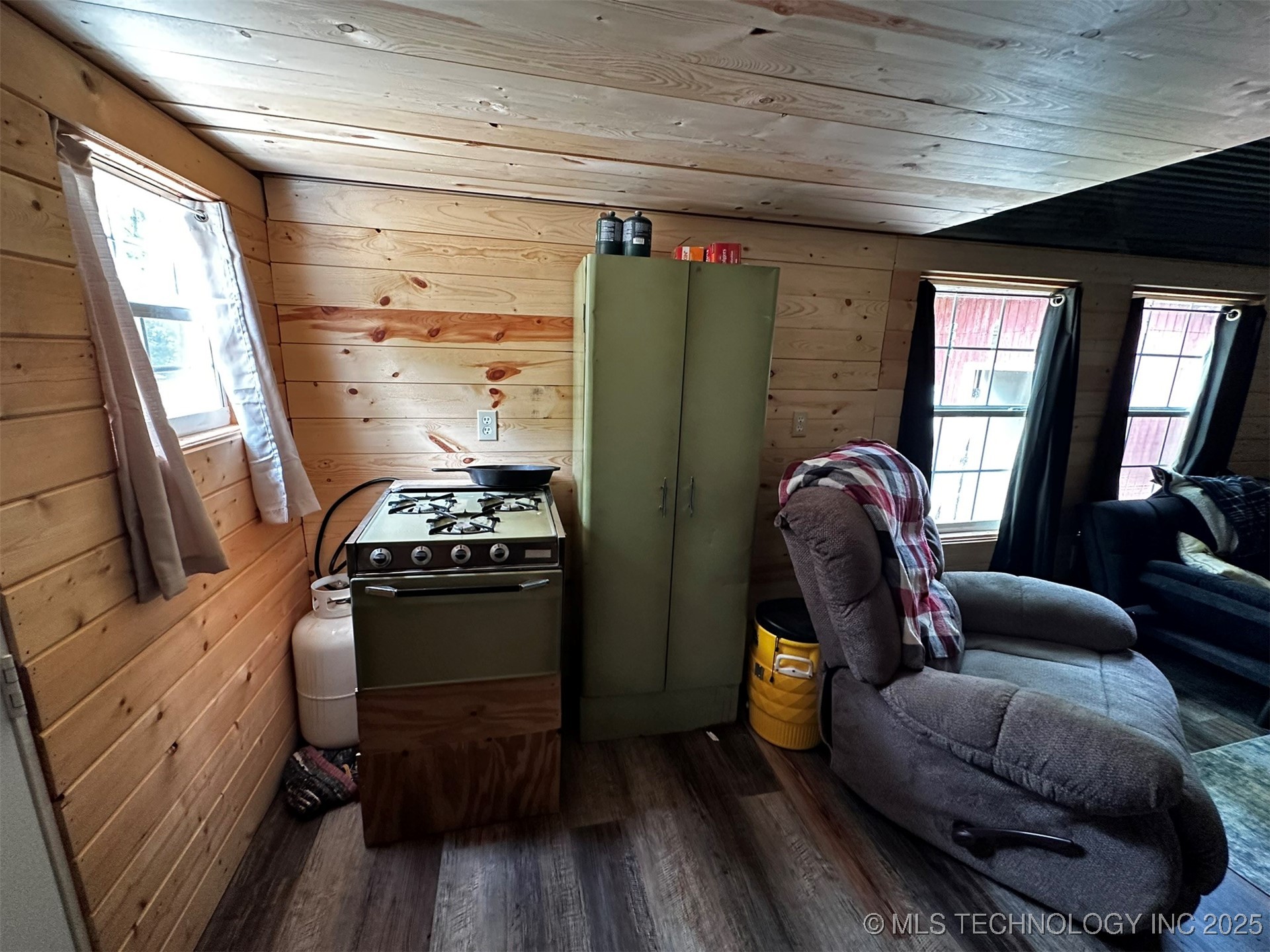 463899 Taylor Ridge Road Property Photo 7