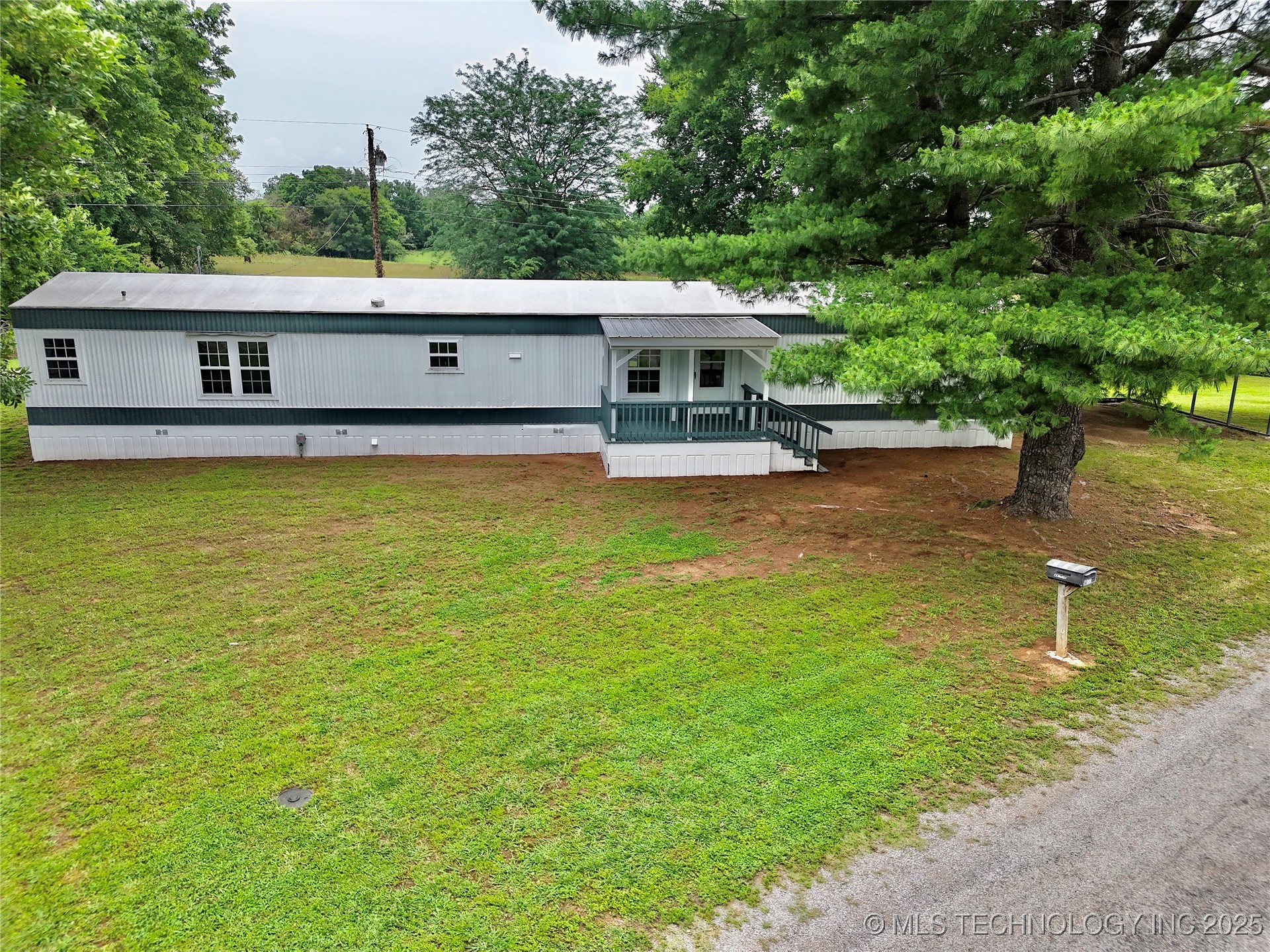 441210 Hillcrest Drive Property Photo 2