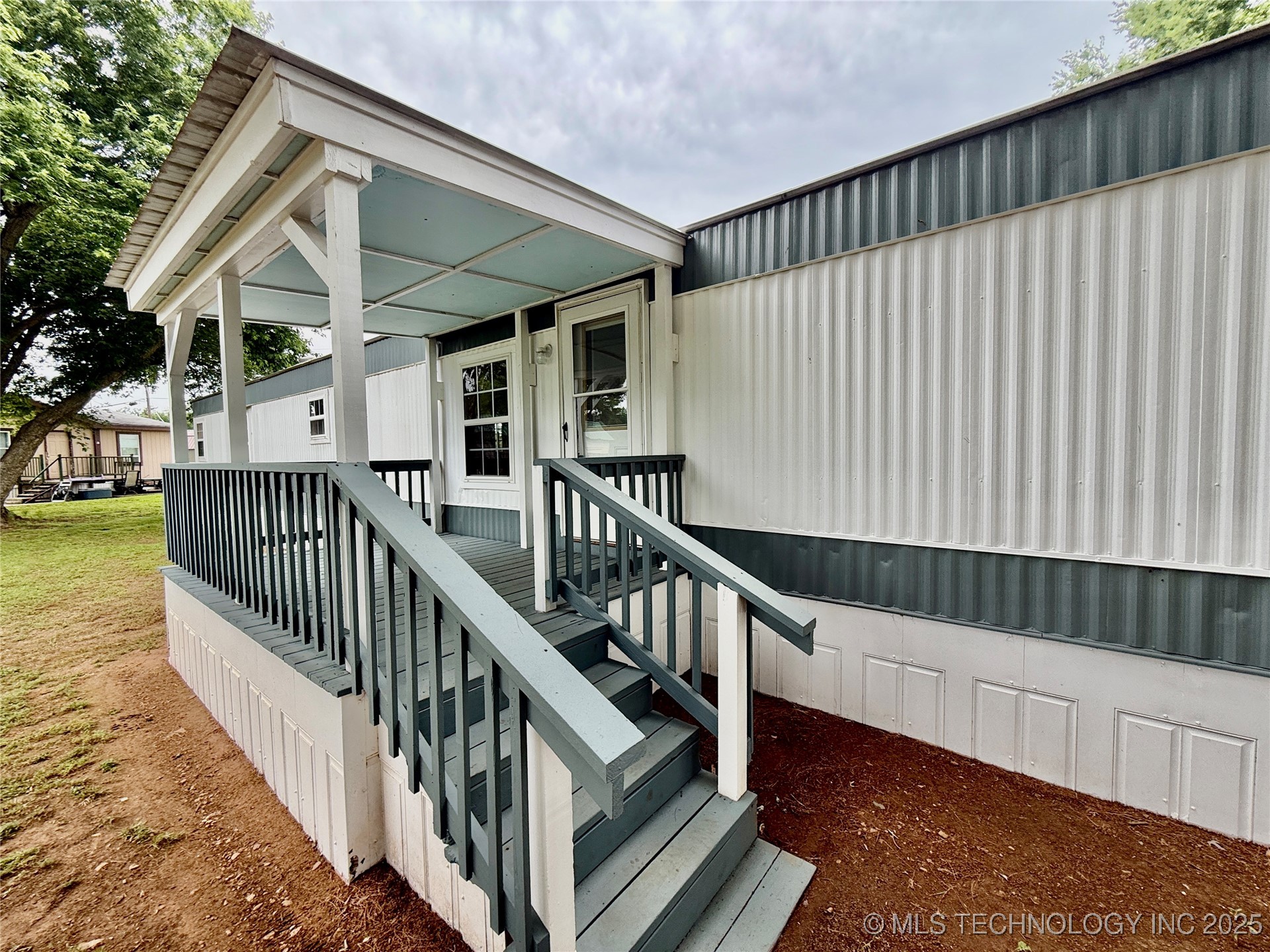 441210 Hillcrest Drive Property Photo 4