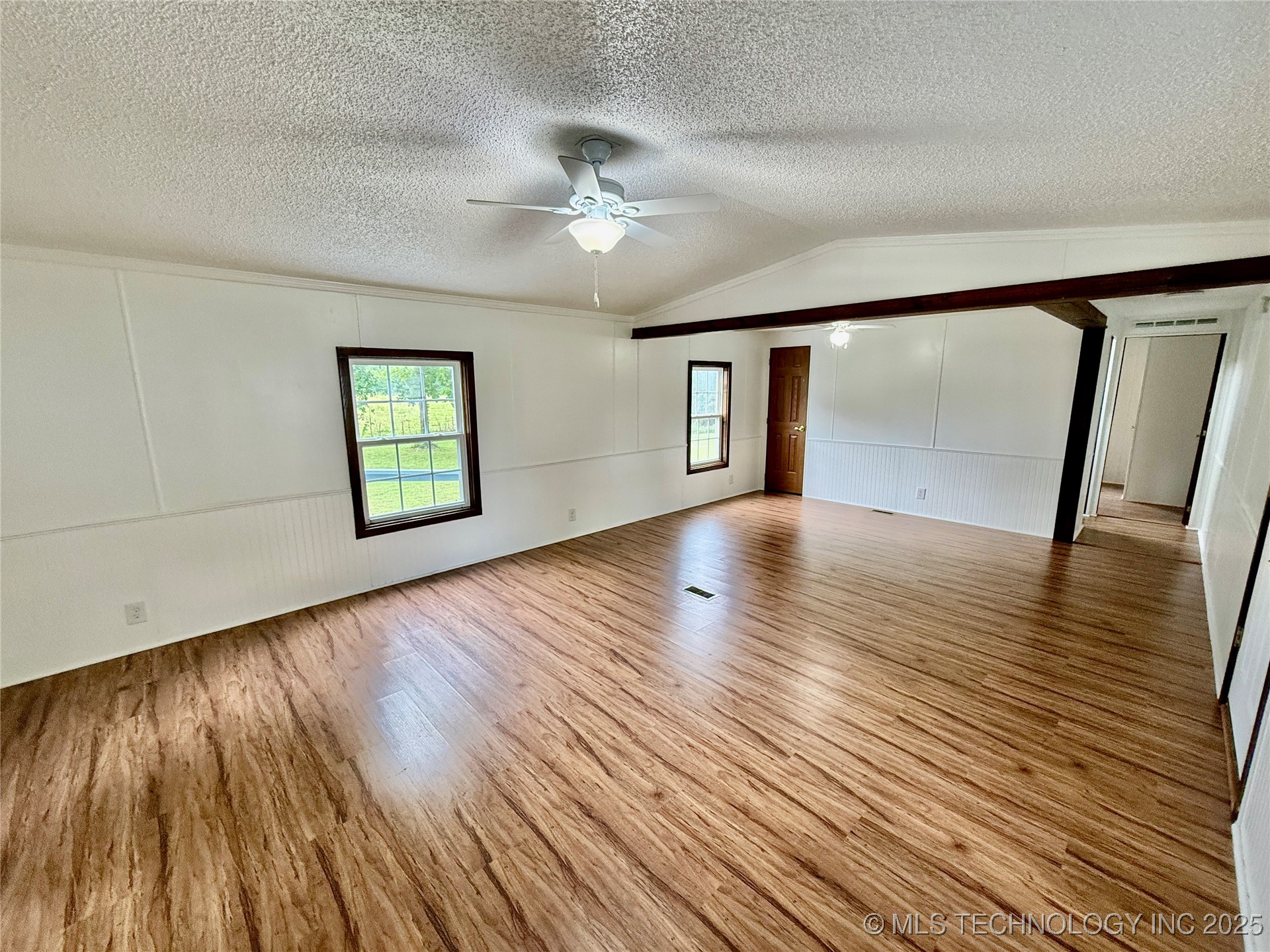 441210 Hillcrest Drive Property Photo 6