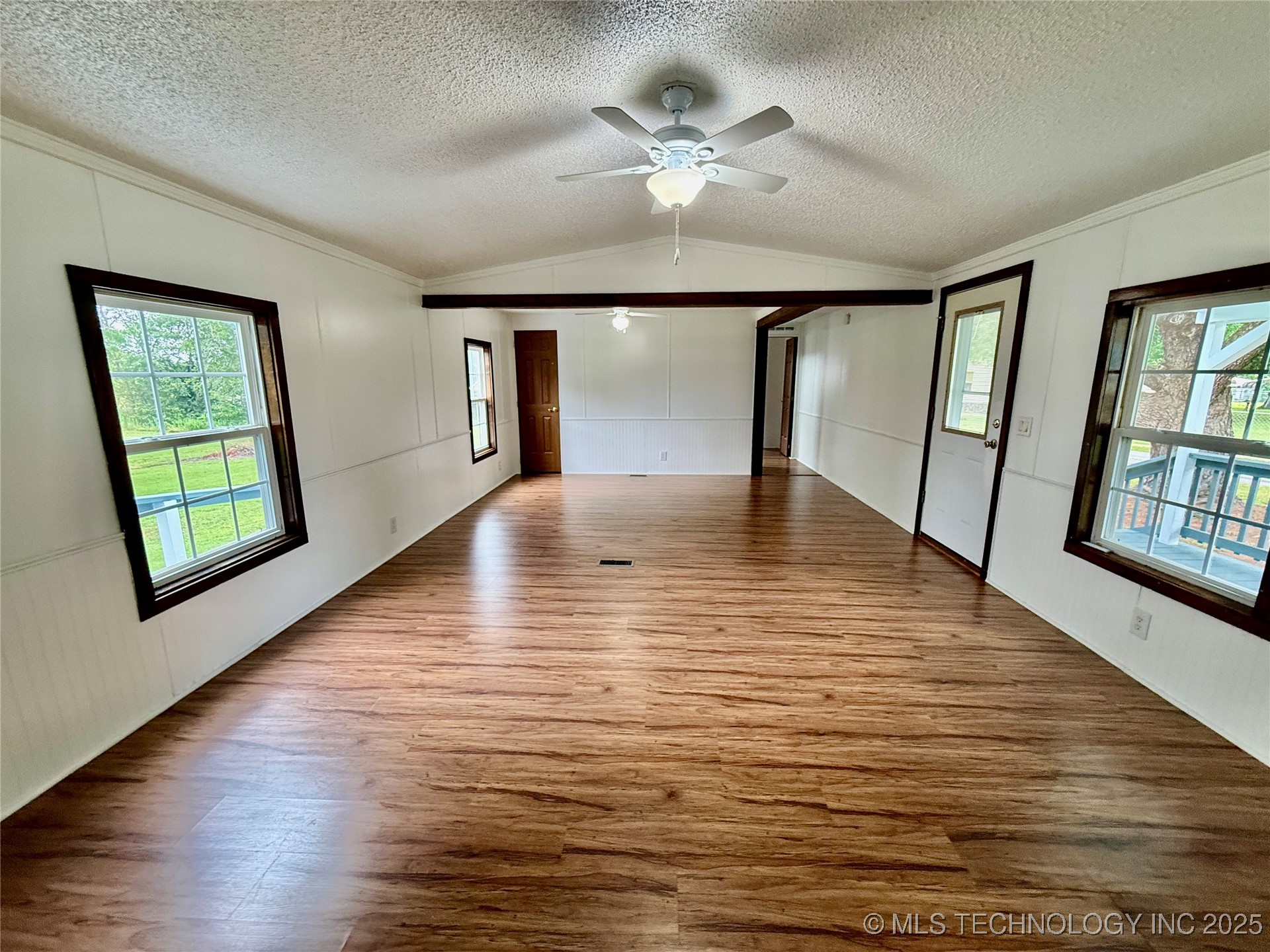 441210 Hillcrest Drive Property Photo 7