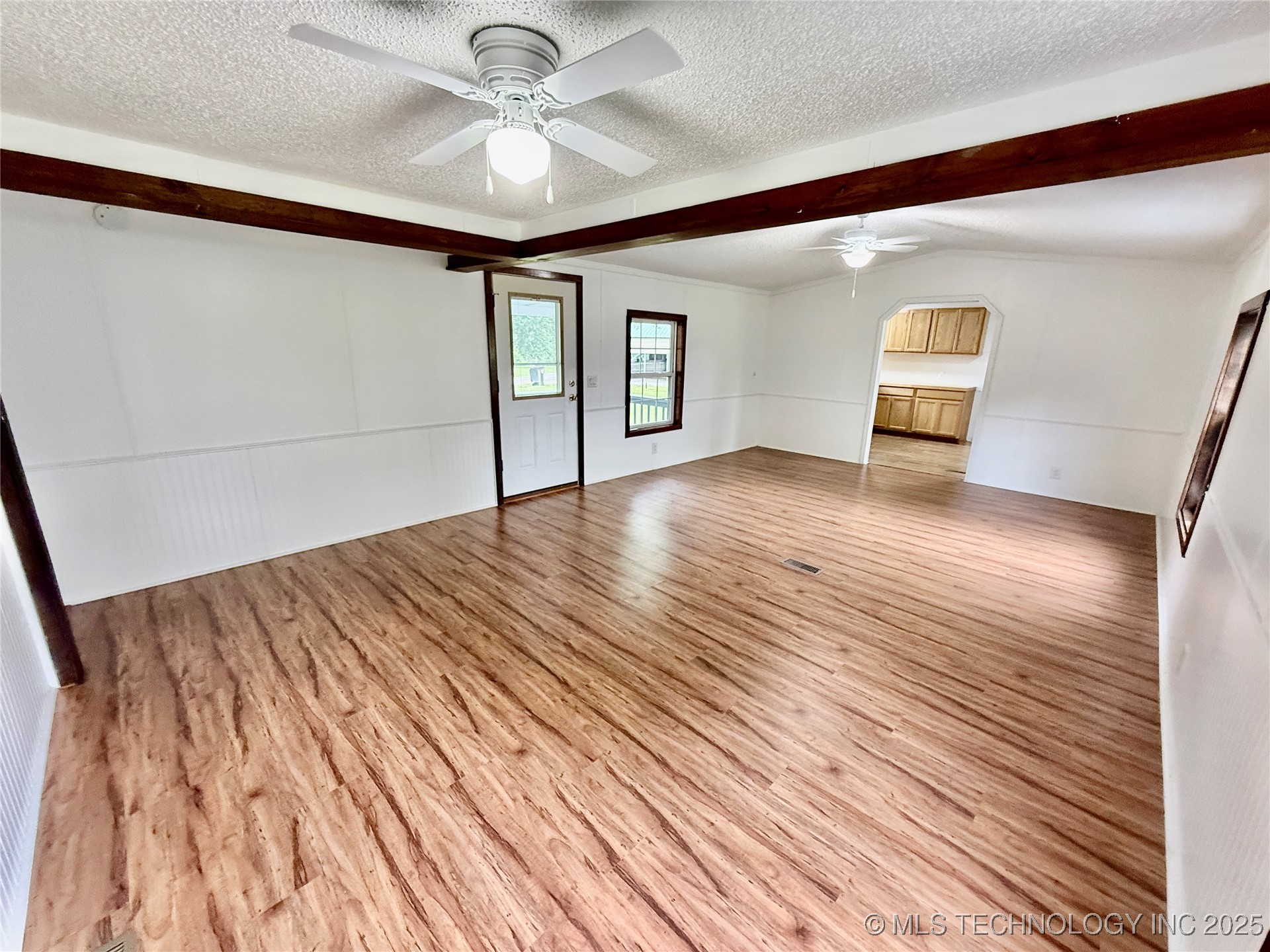 441210 Hillcrest Drive Property Photo 8