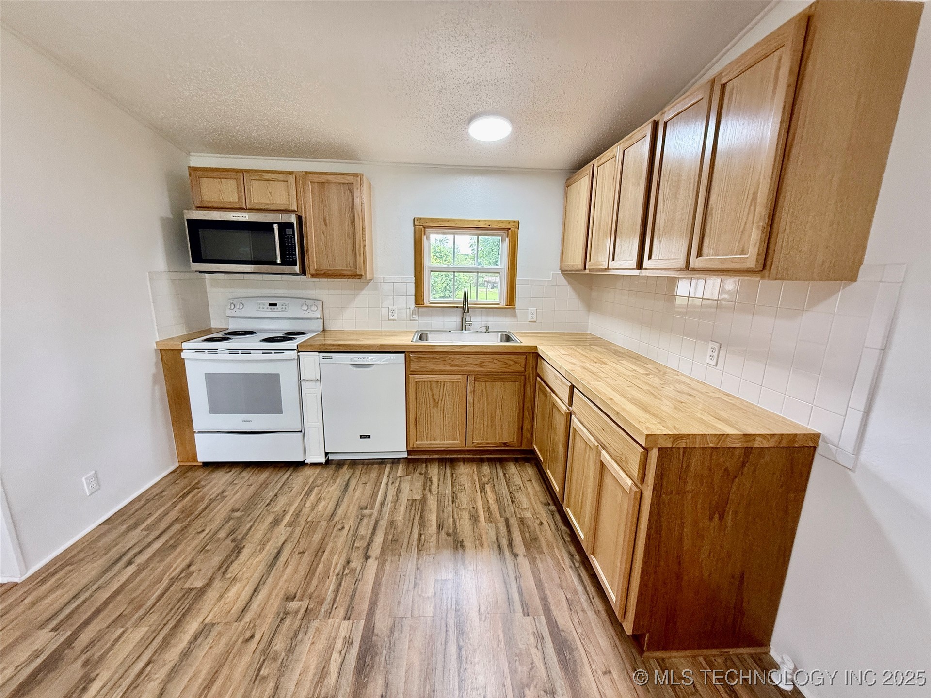 441210 Hillcrest Drive Property Photo 11