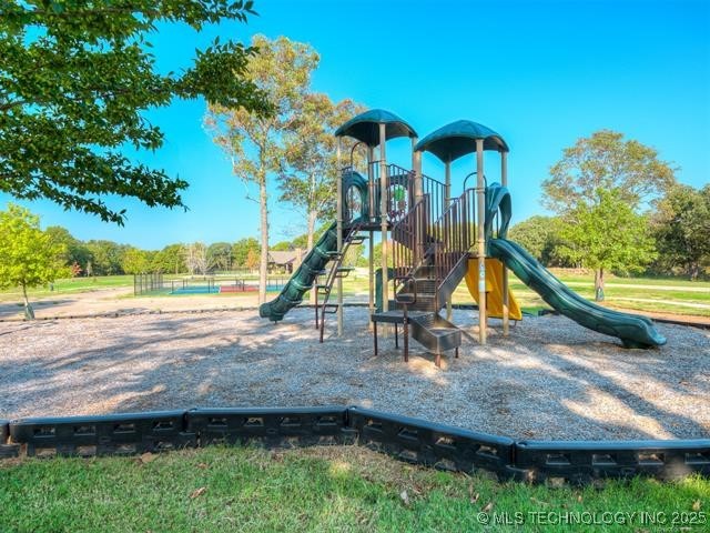 10 Patriot Pointe Property Photo 7