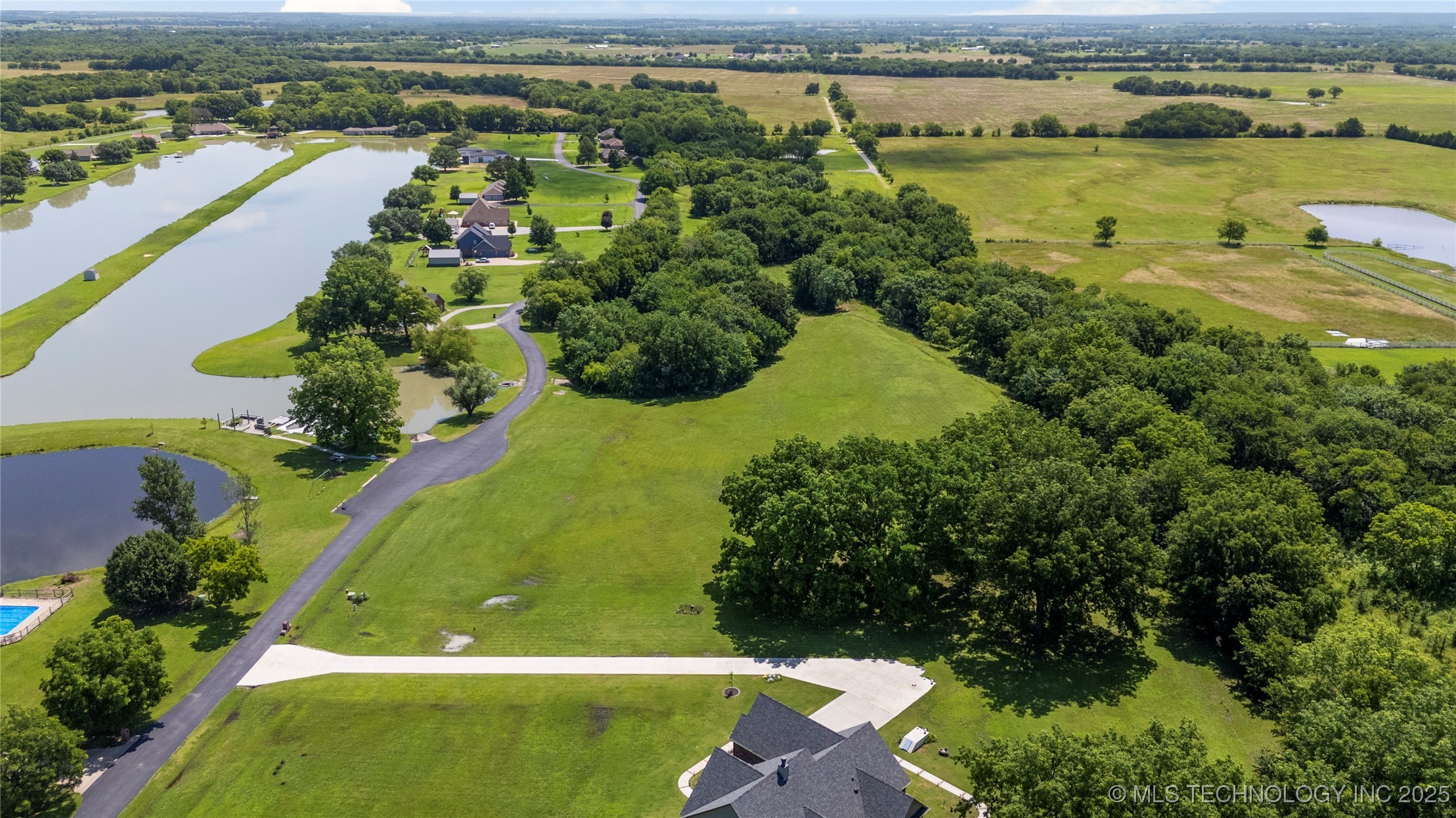 5544 Lake Drive Property Photo 1