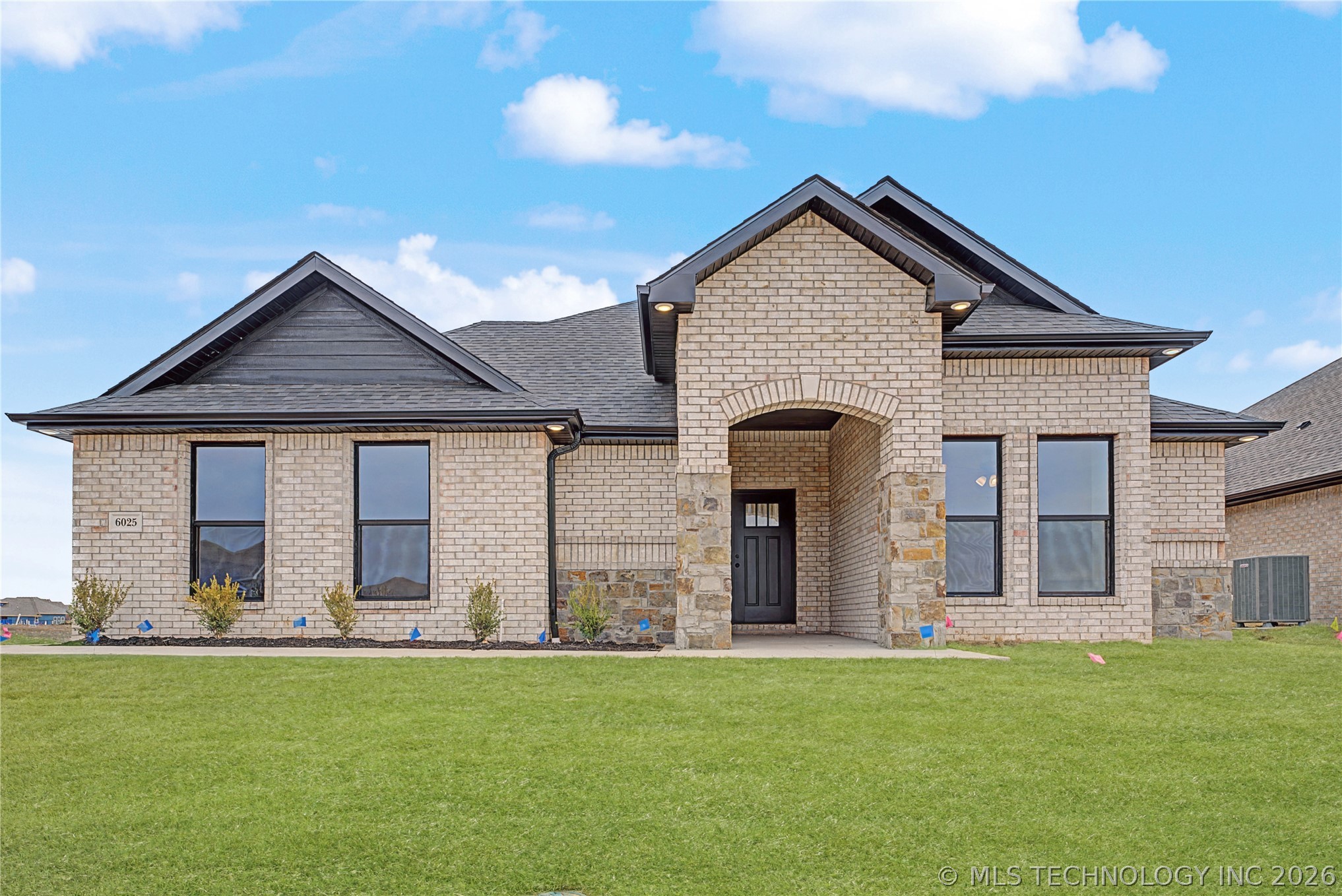 6025 N 28th Street Property Photo 1