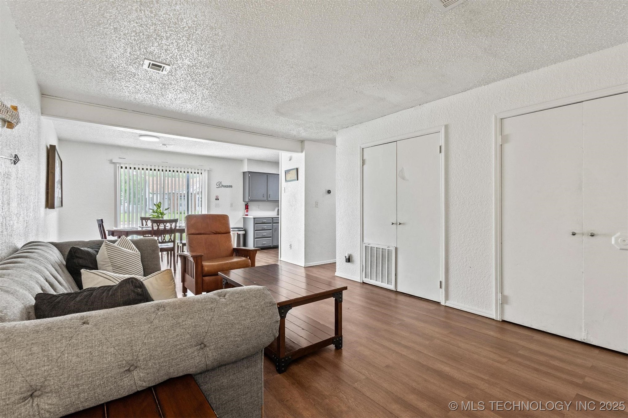 806 N Washington Property Photo 6