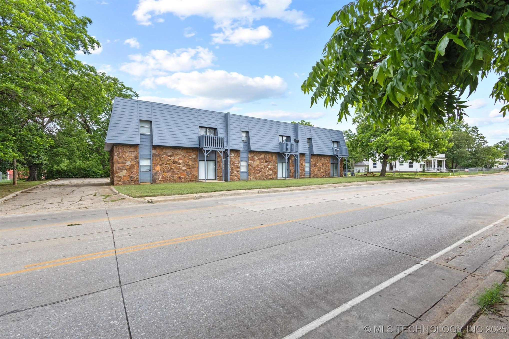 806 N Washington Property Photo 31