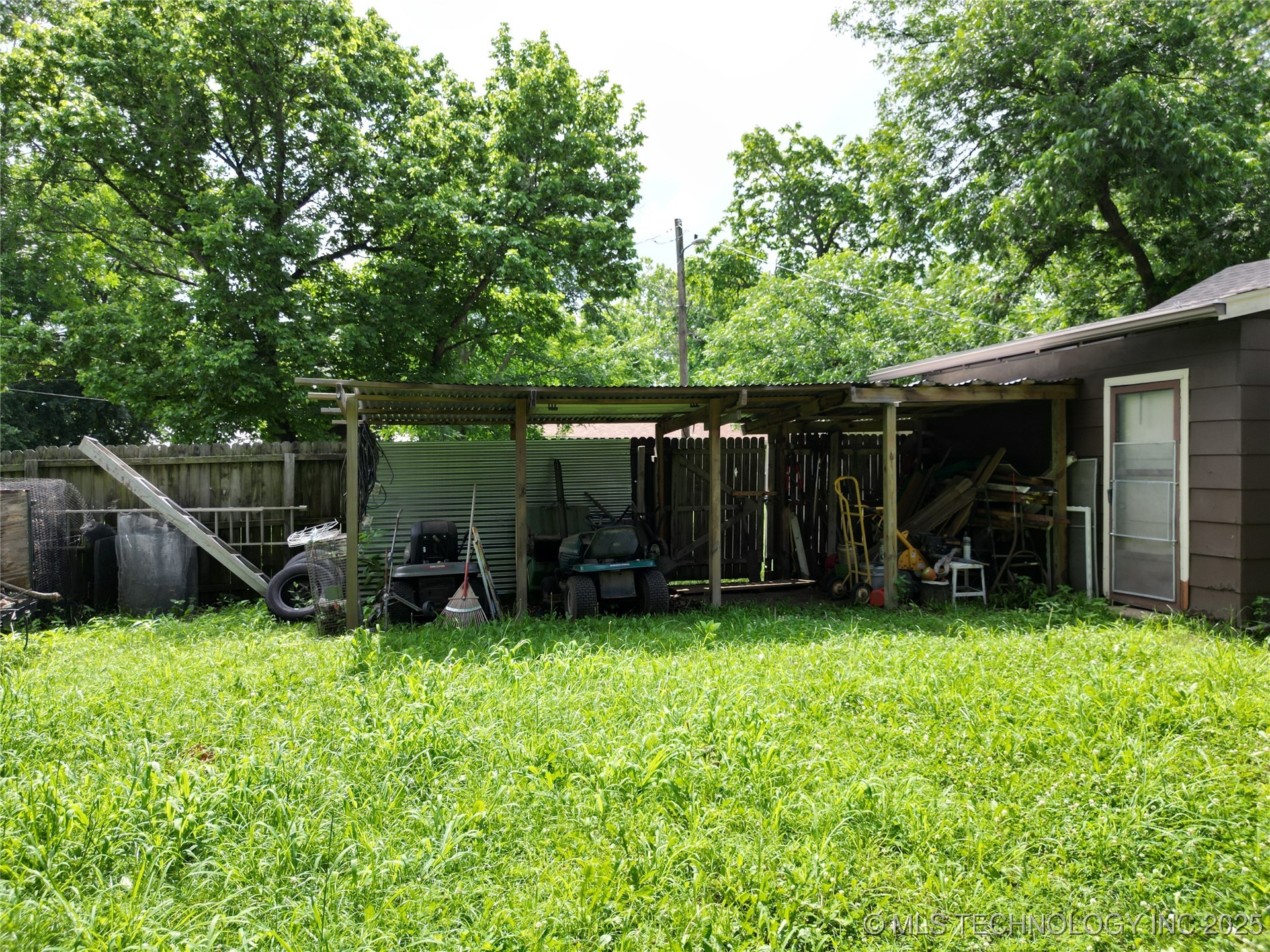 401 S Broadway Property Photo 6