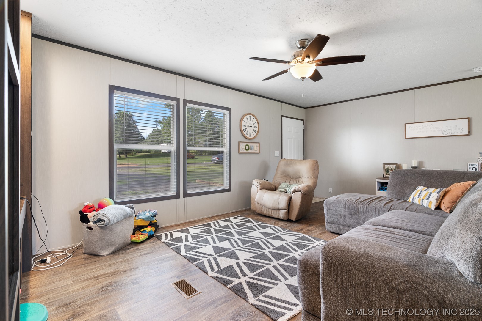 5941 Feather Street Property Photo 5