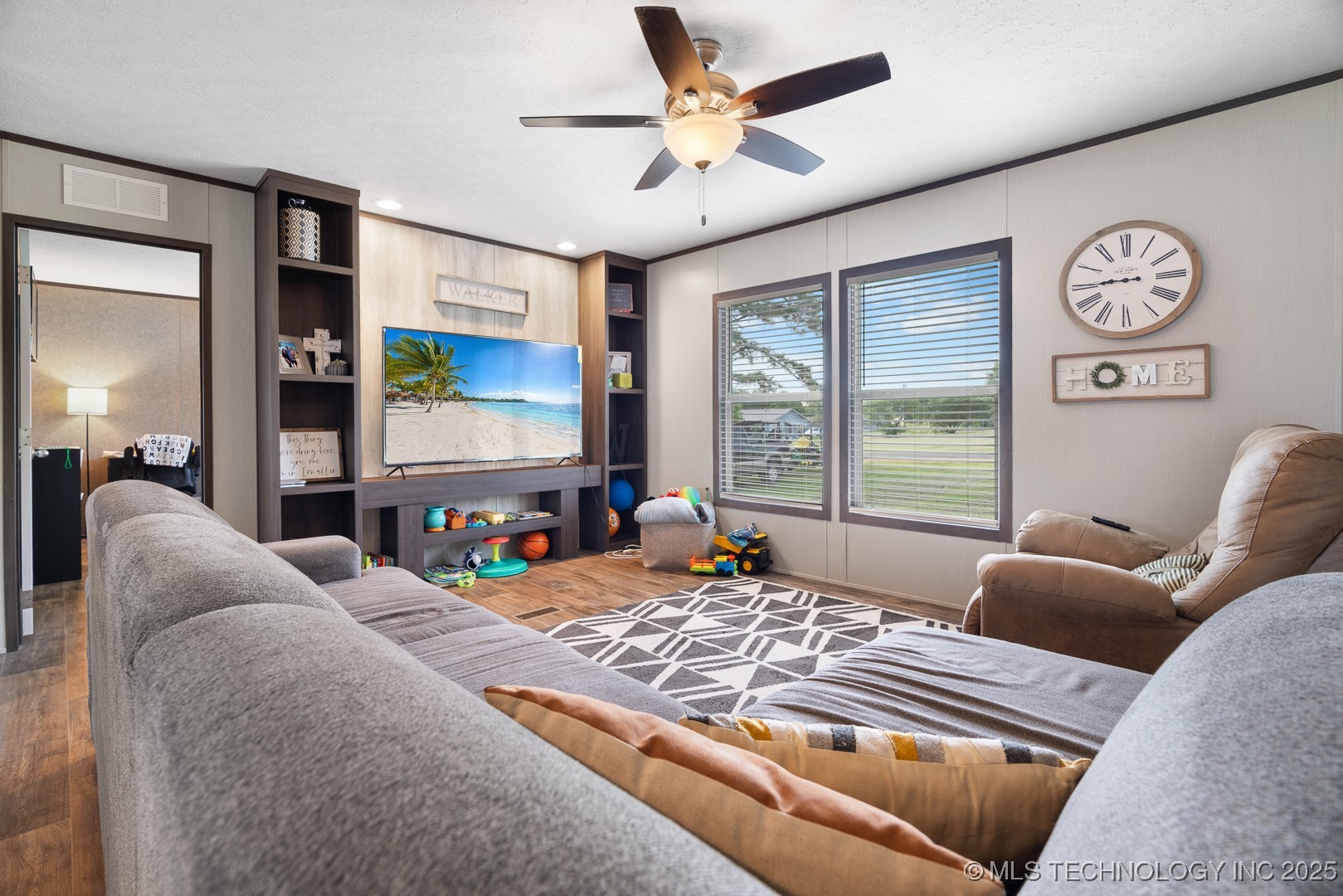 5941 Feather Street Property Photo 6