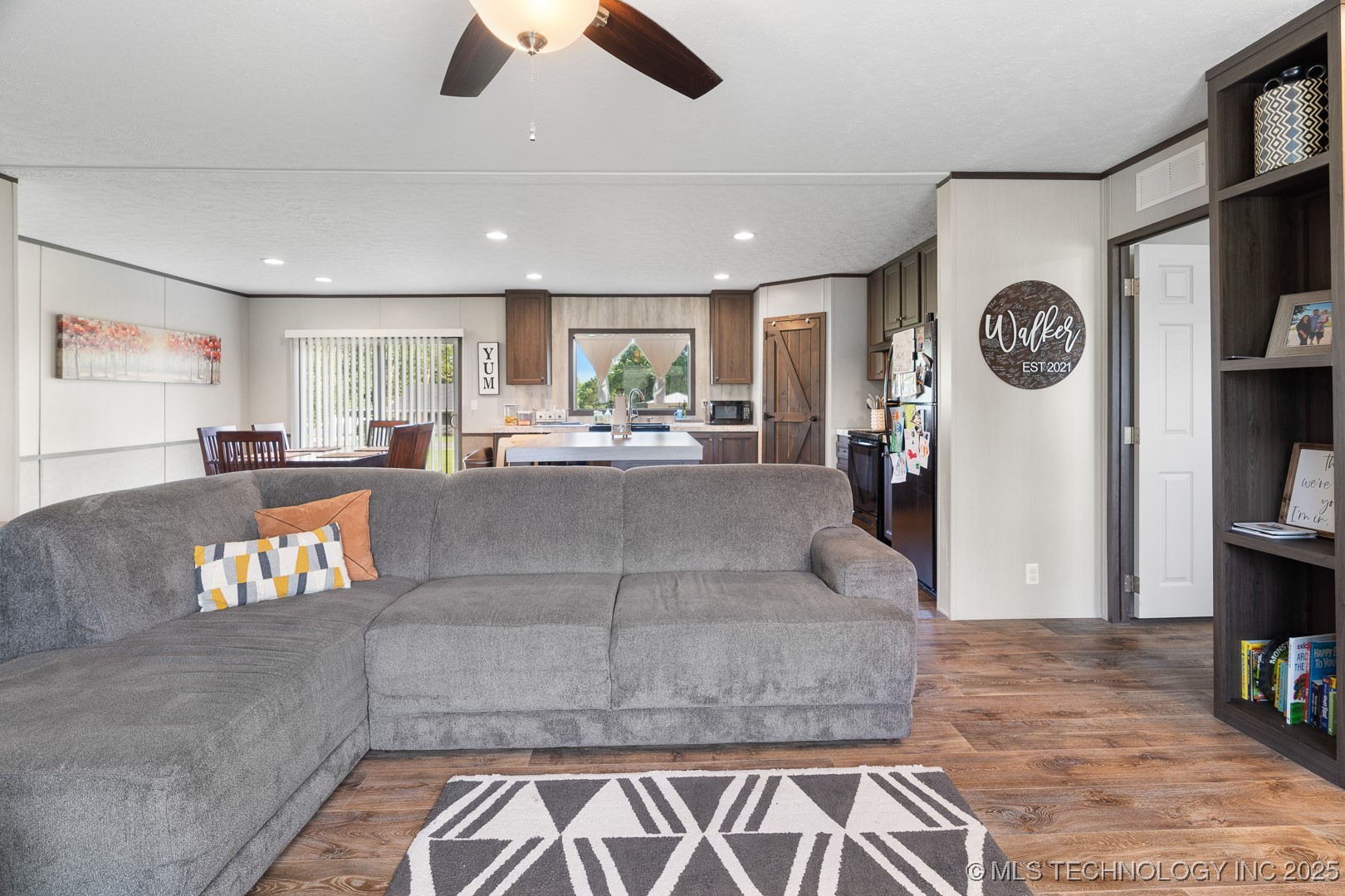 5941 Feather Street Property Photo 8