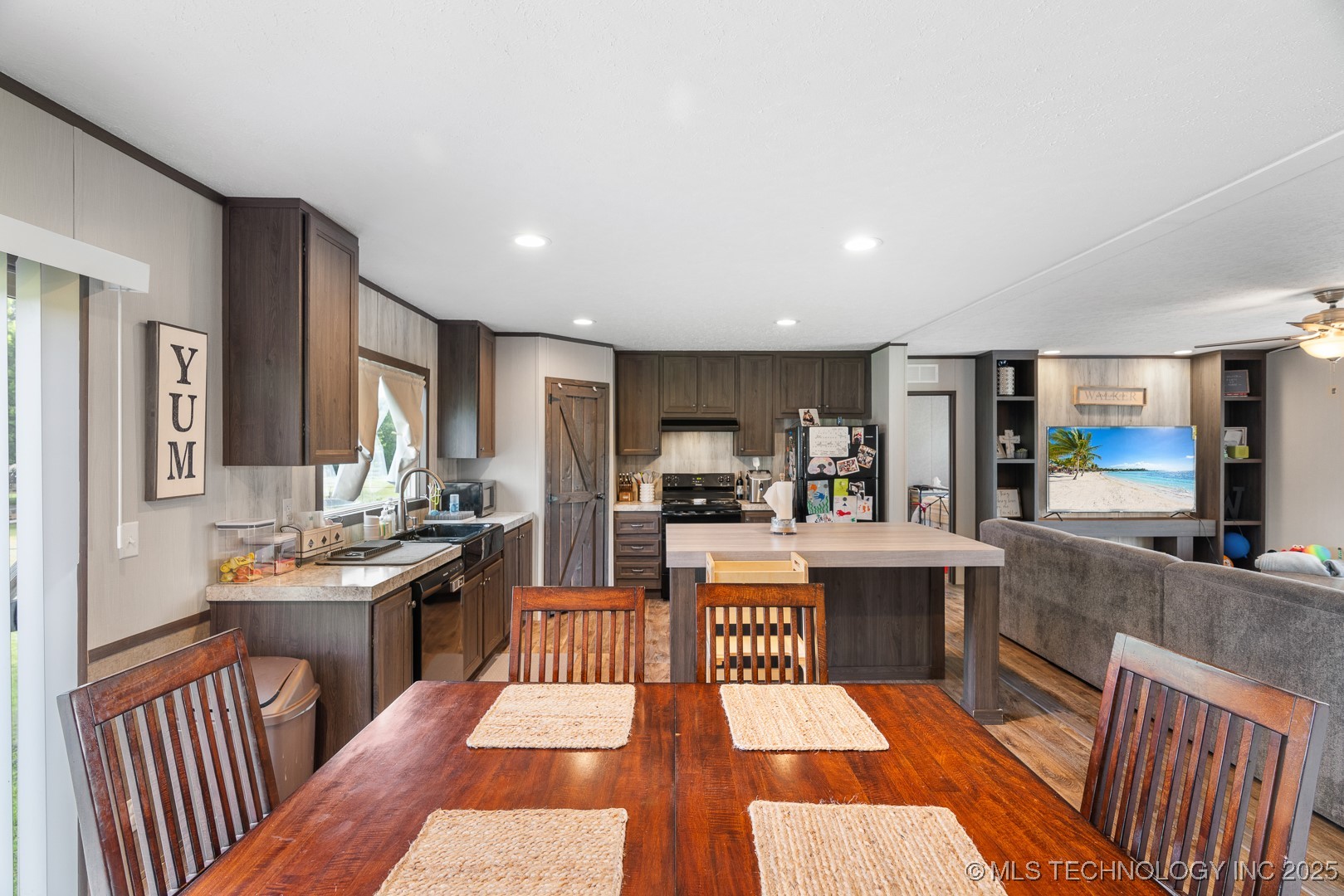 5941 Feather Street Property Photo 10