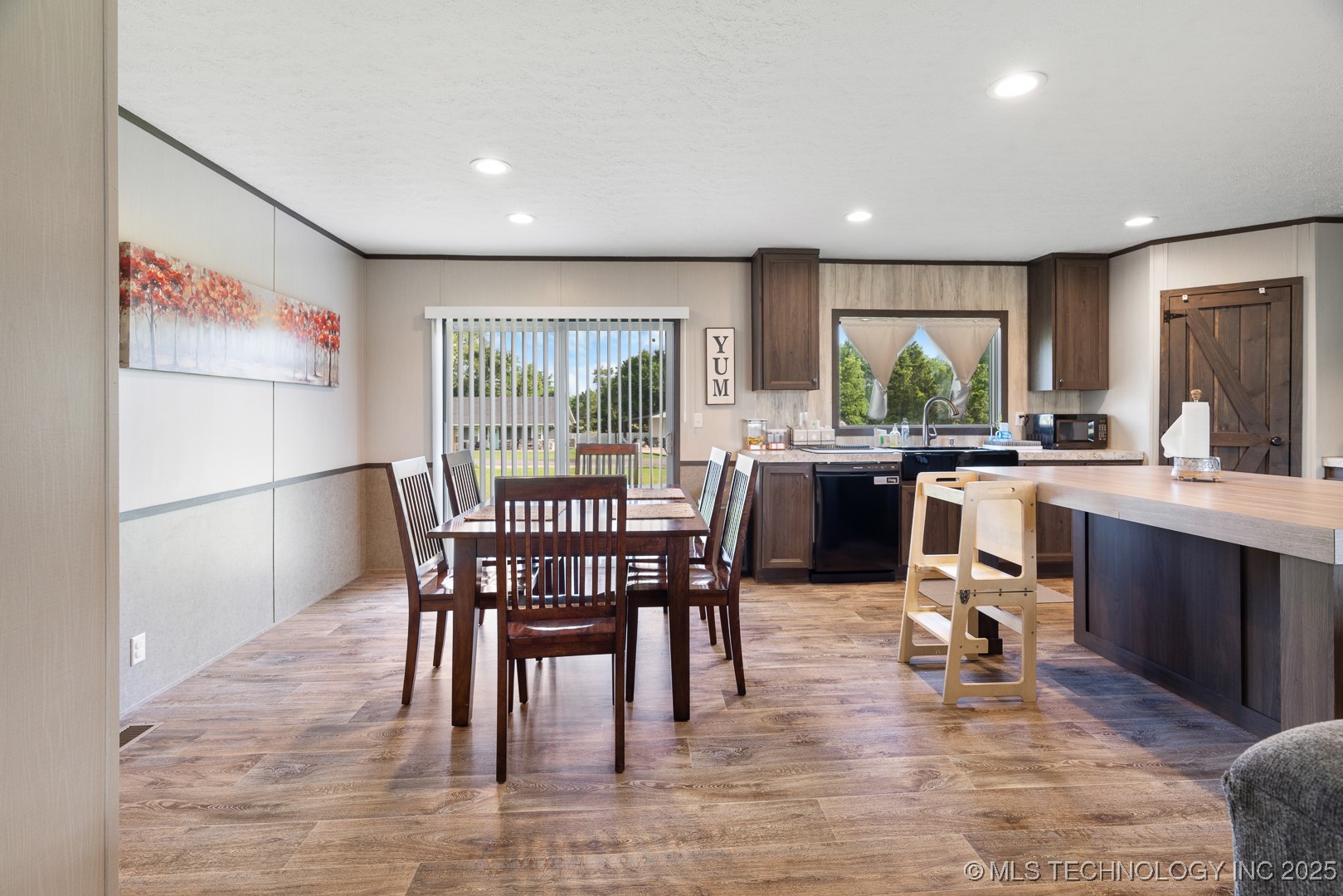 5941 Feather Street Property Photo 11