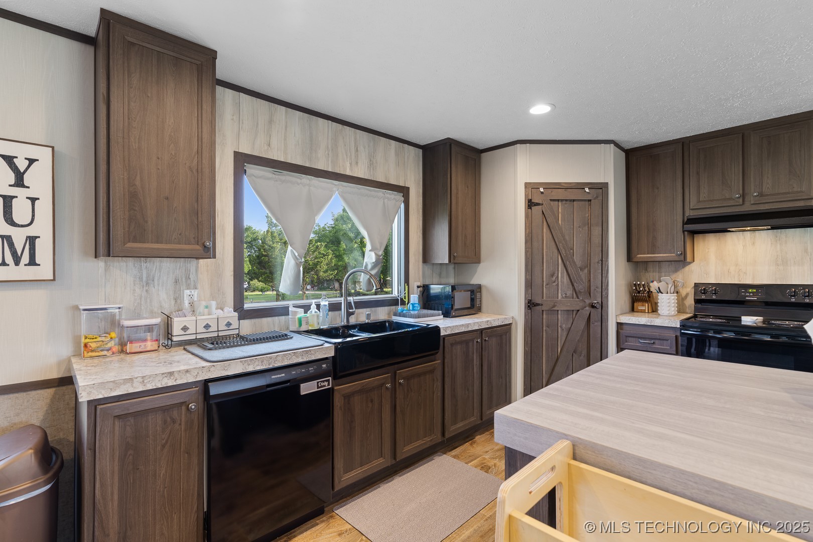 5941 Feather Street Property Photo 15