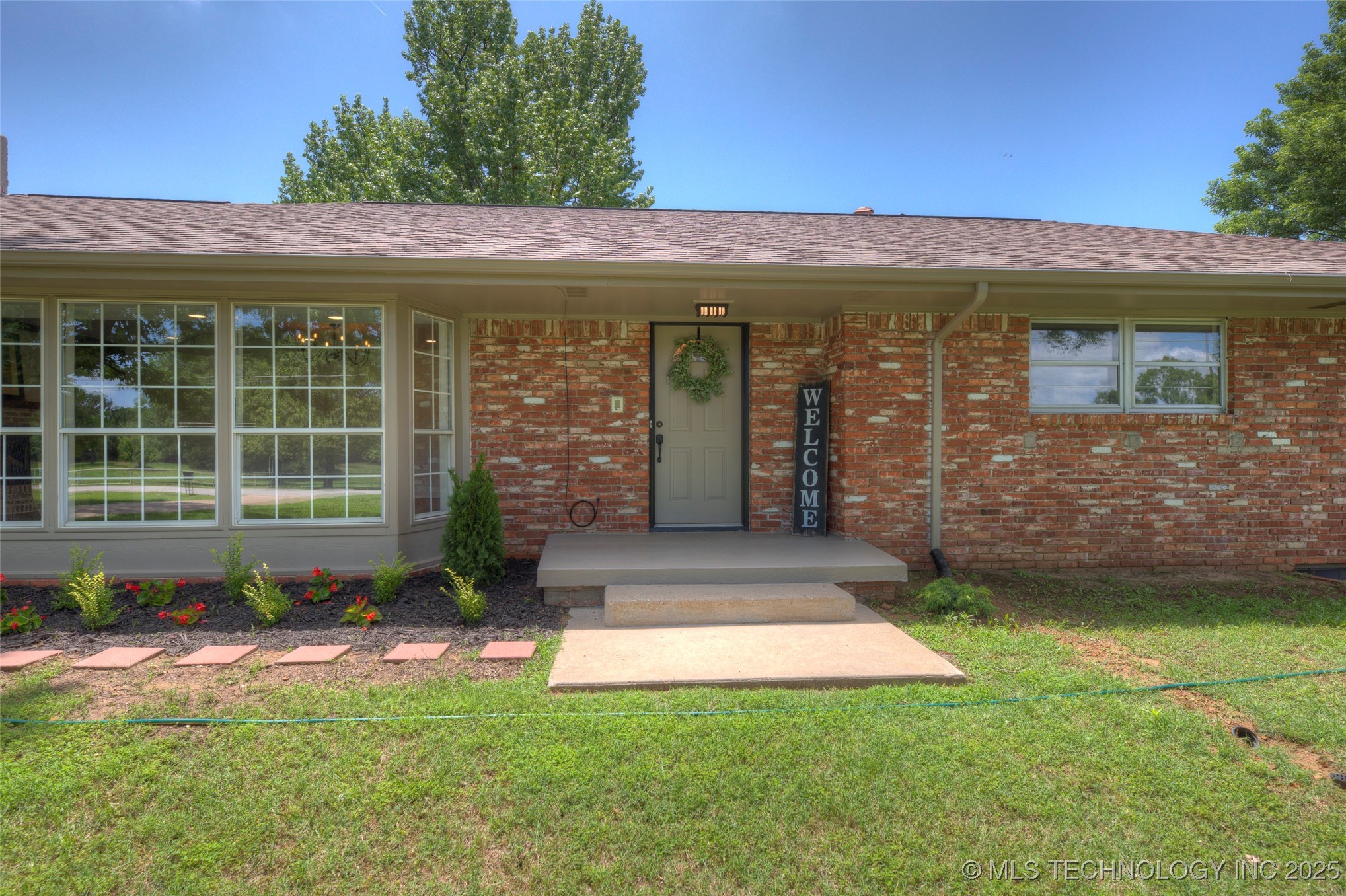 6540 W Edison Street Property Photo 4