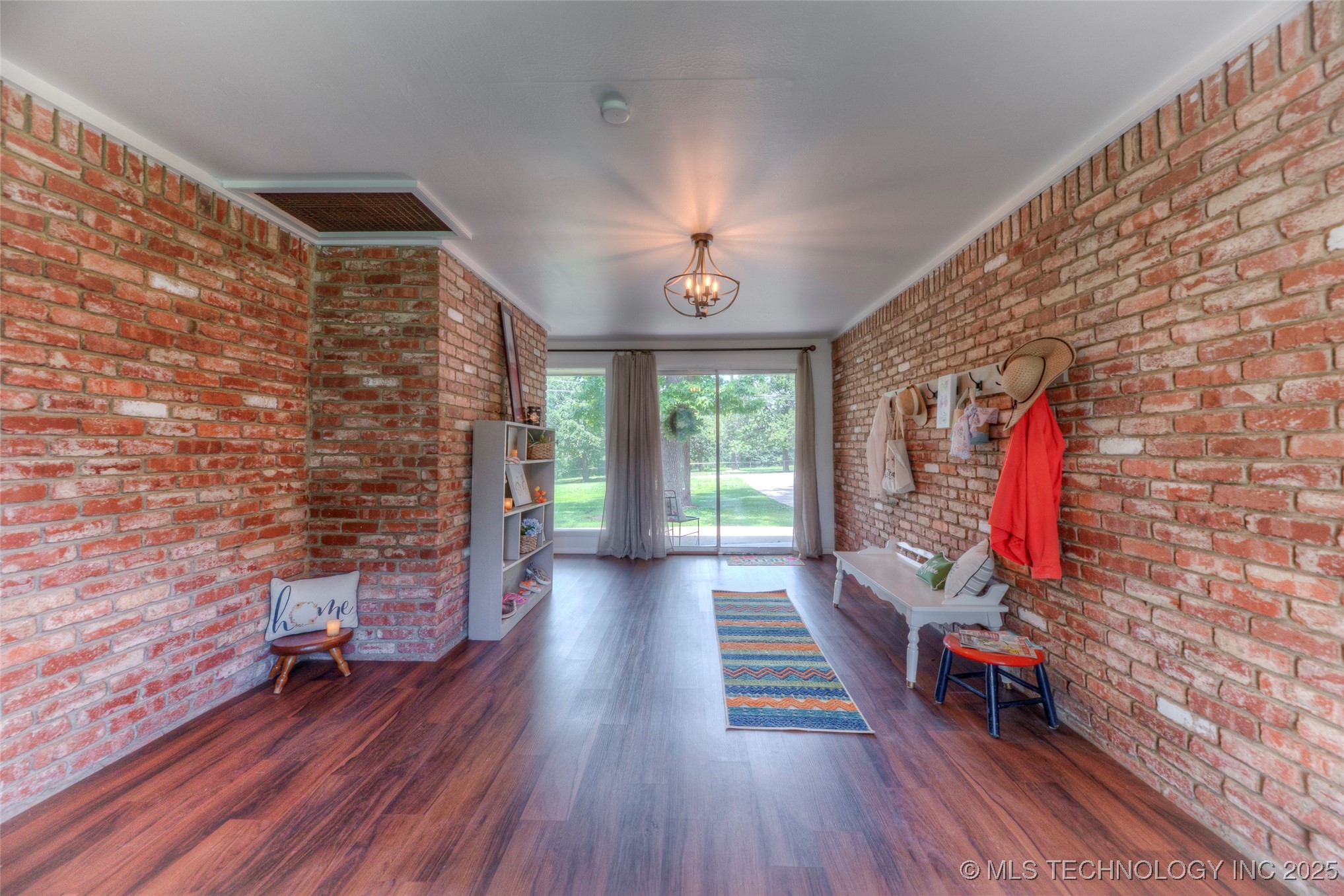 6540 W Edison Street Property Photo 5