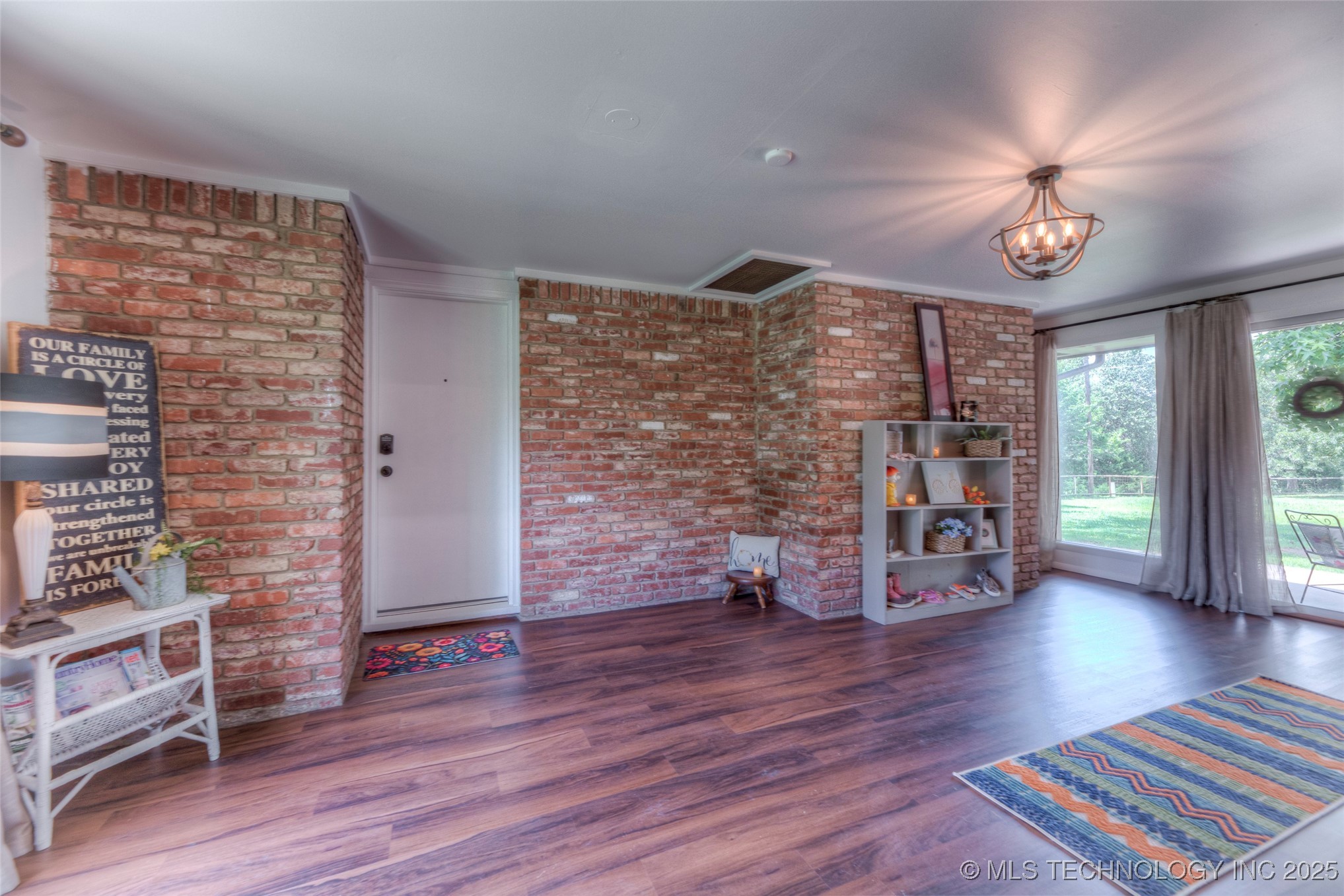 6540 W Edison Street Property Photo 6