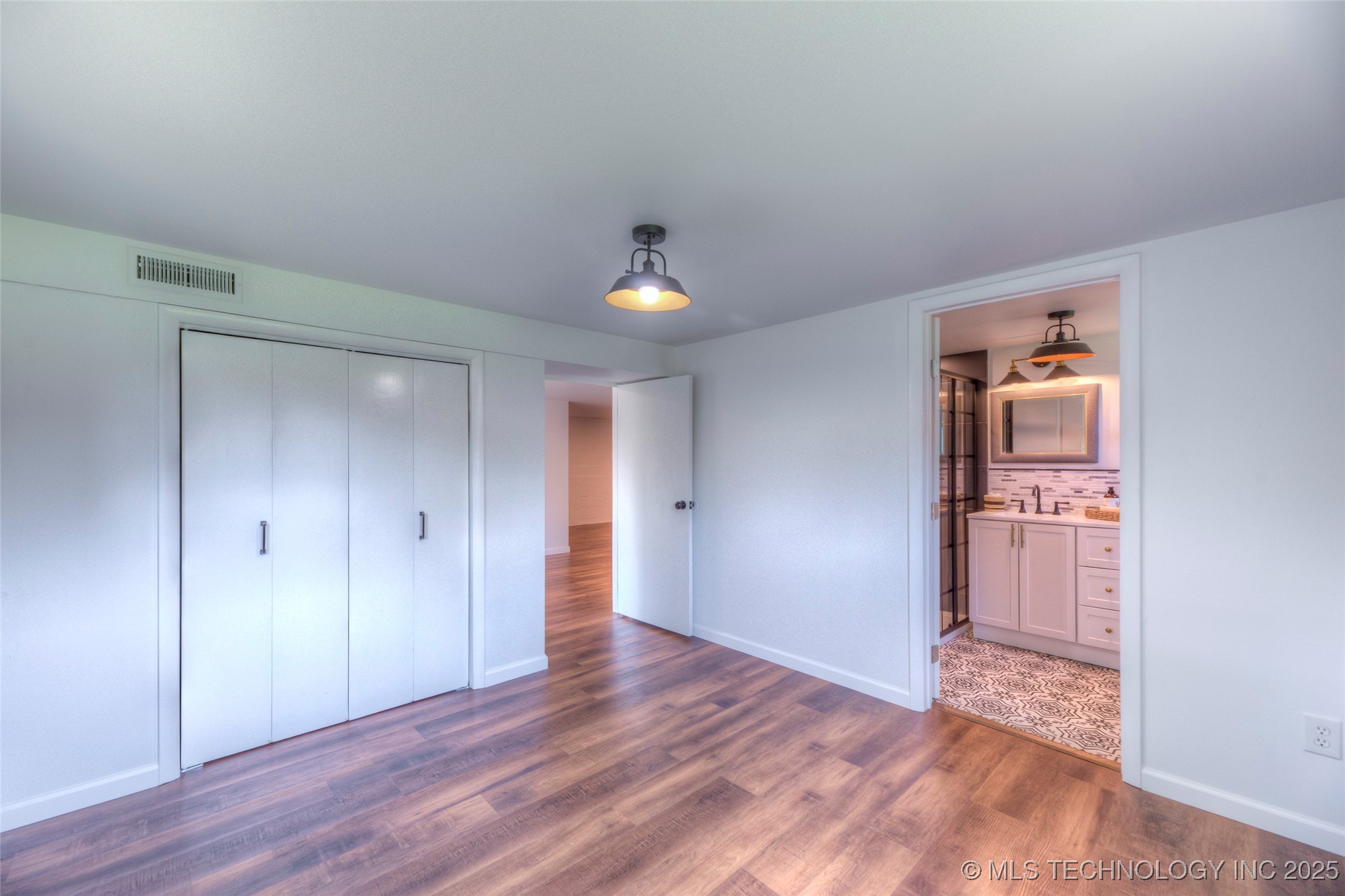 6540 W Edison Street Property Photo 49