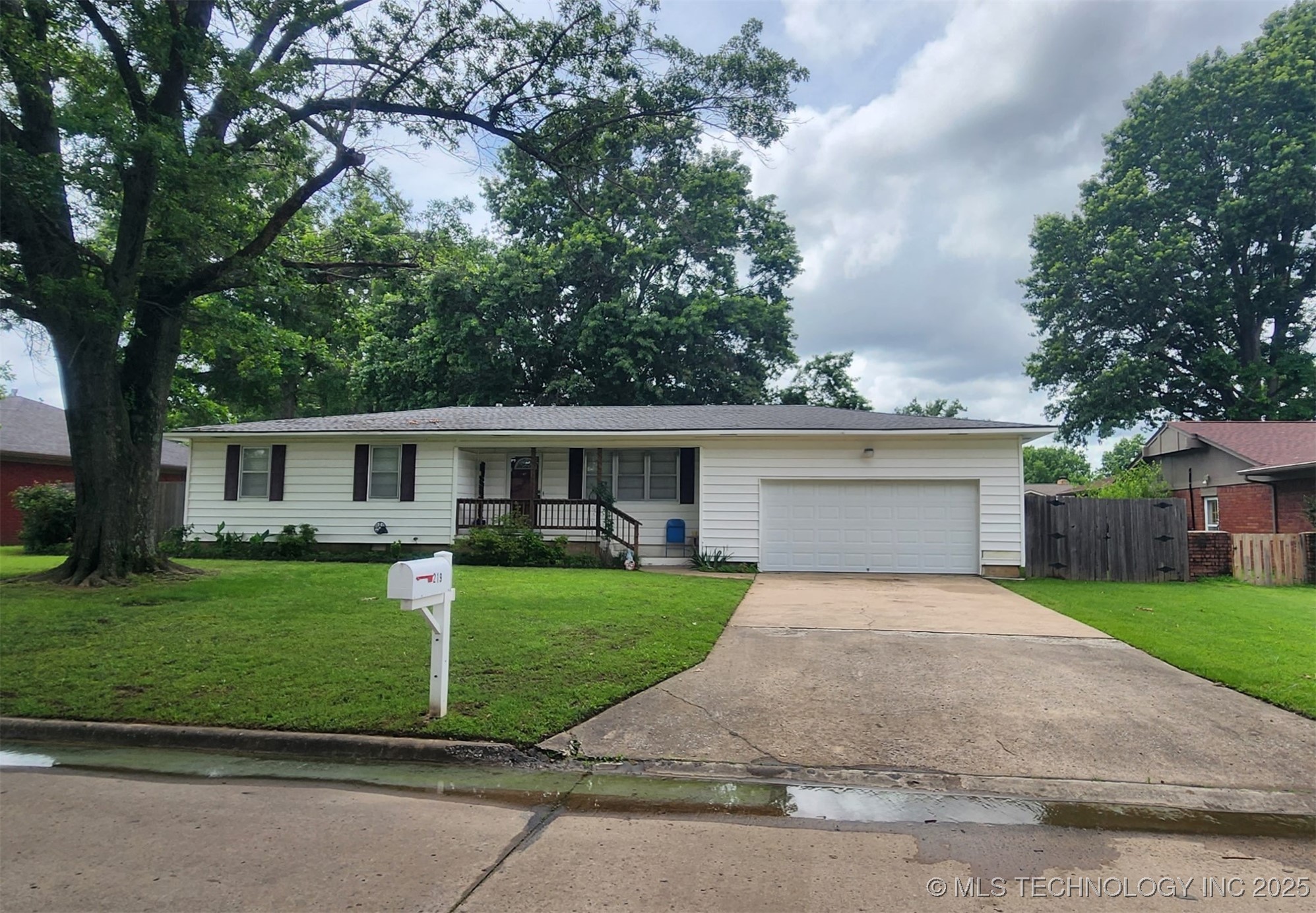 219 N Anthony Street Property Photo 1