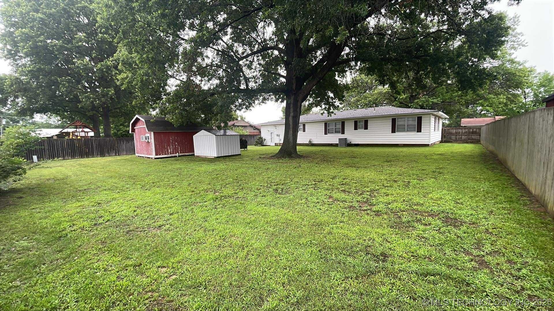 219 N Anthony Street Property Photo 3