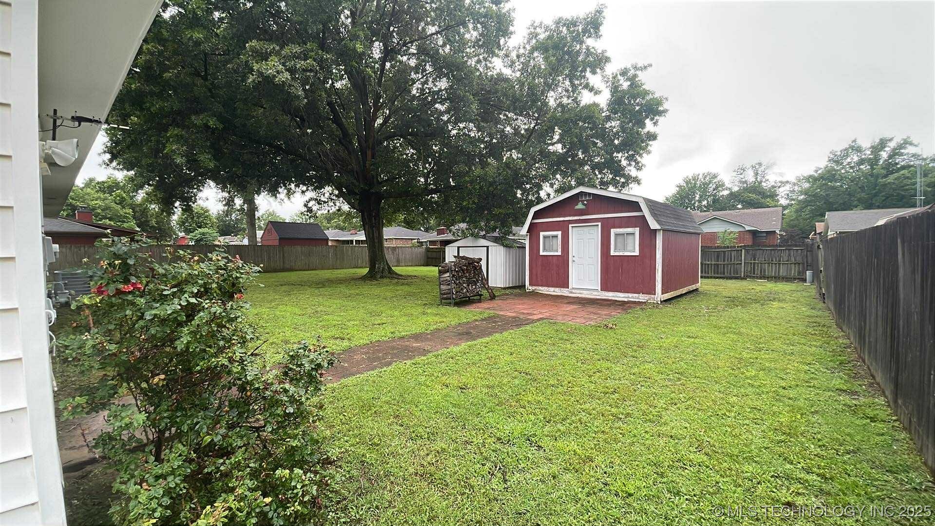 219 N Anthony Street Property Photo 4