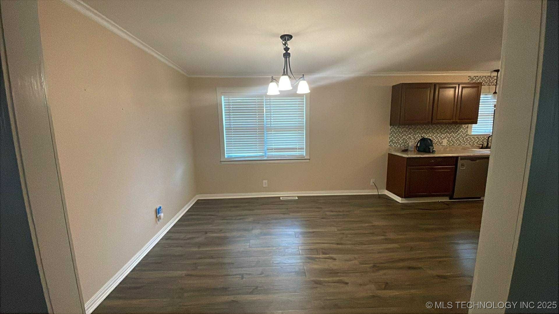 219 N Anthony Street Property Photo 6