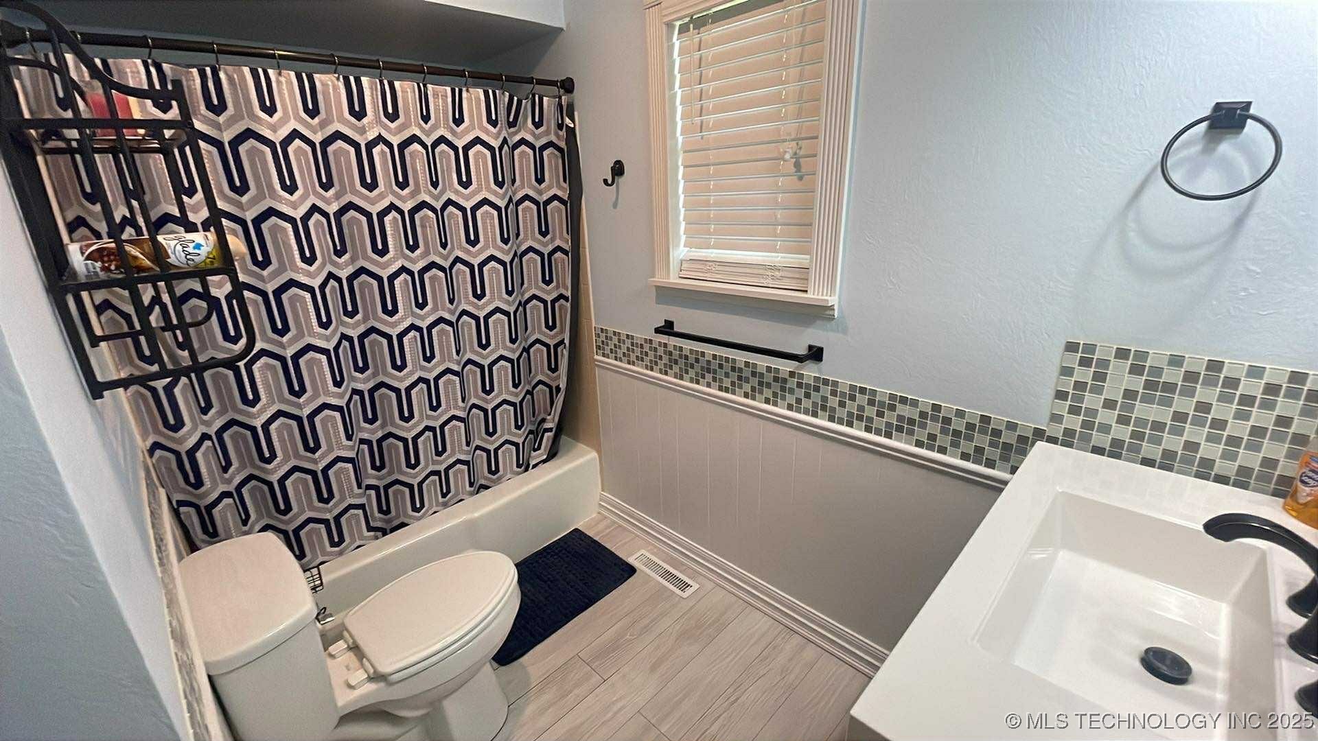 219 N Anthony Street Property Photo 9