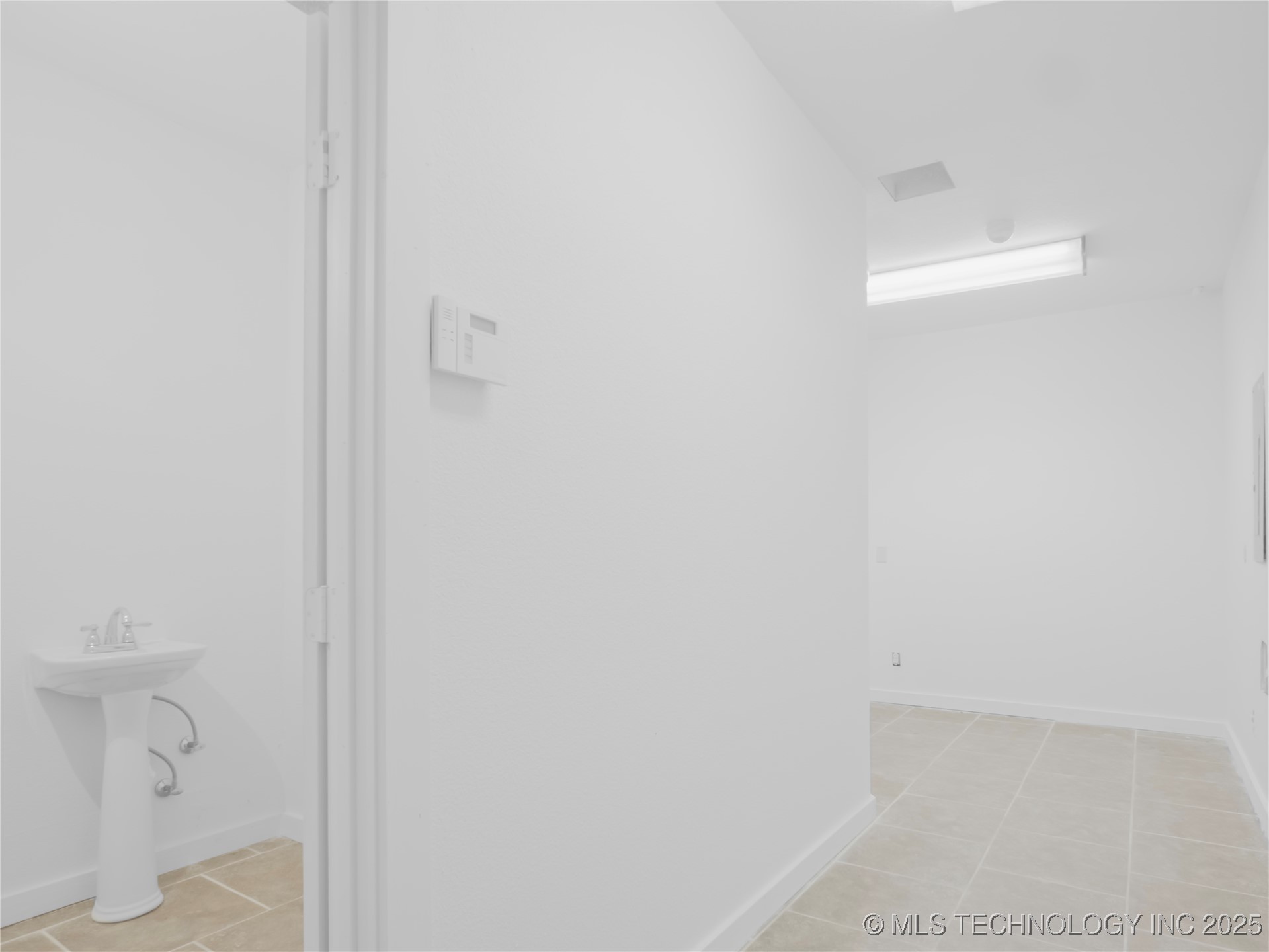 124 Buffalo Property Photo 6