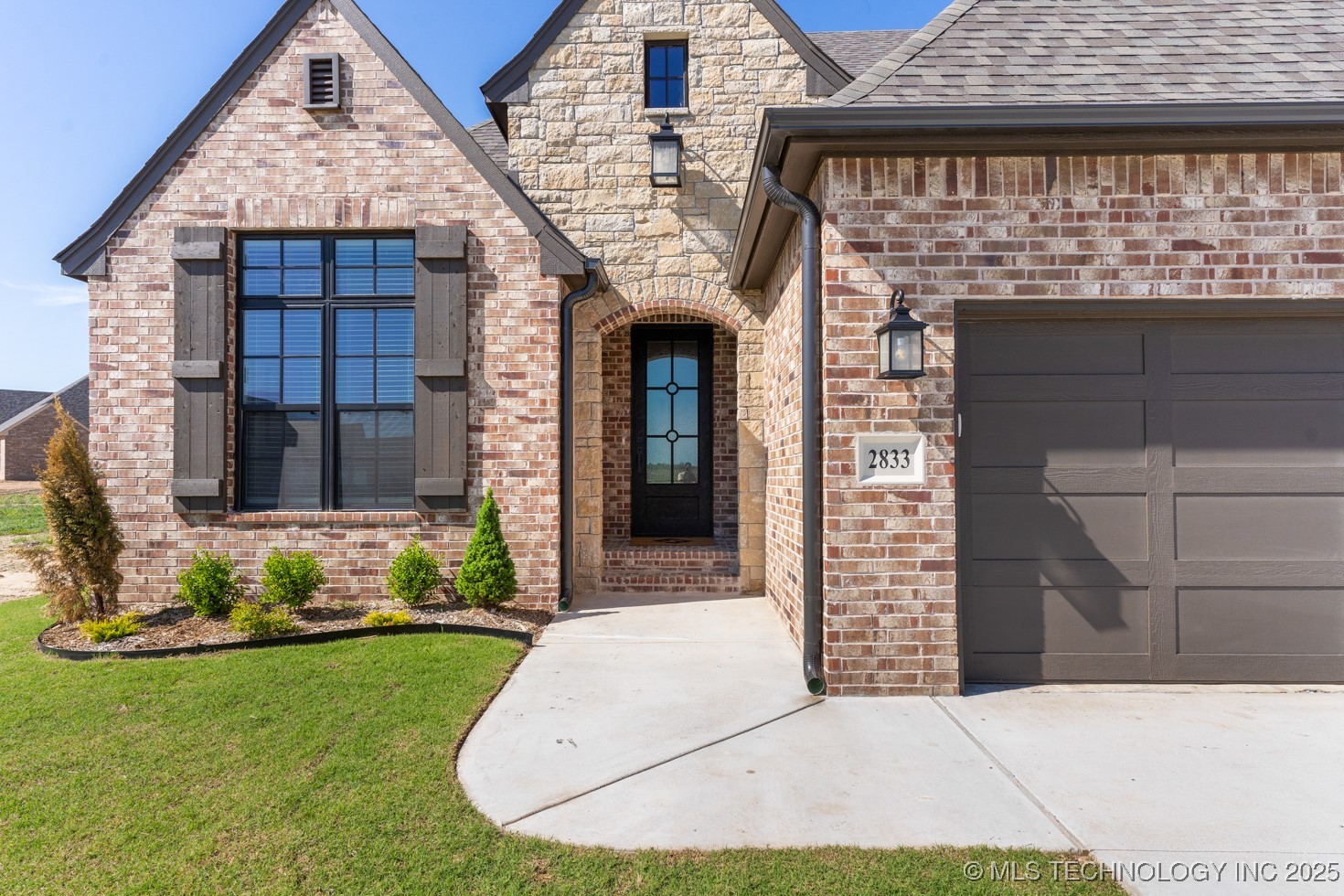 2833 E 142nd Street S Property Photo 3